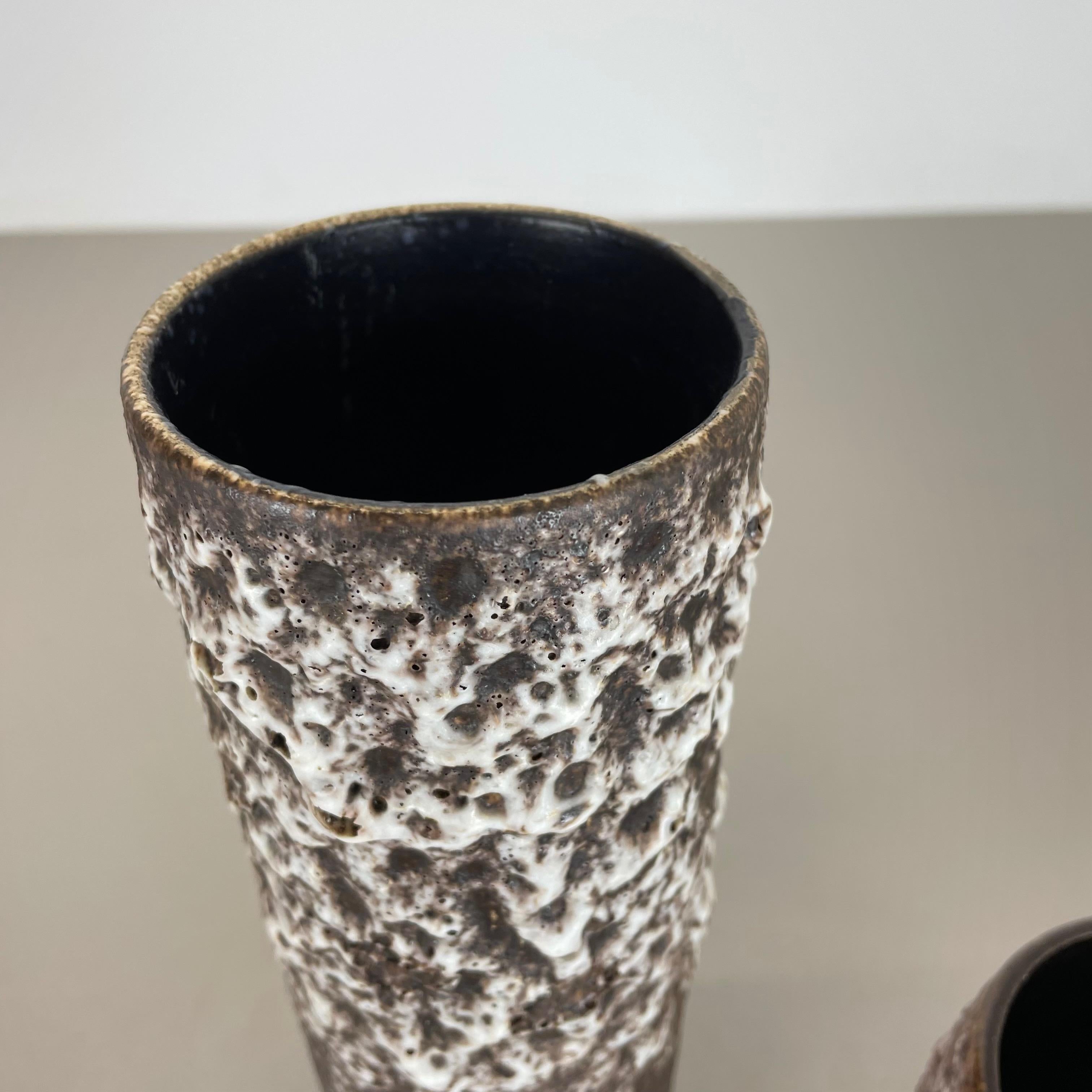 Set von zwei Fat Lava-Vasen aus Keramik „Crusty Brown-White“ von Jopeko, Deutschland, 1970er Jahre im Angebot 4