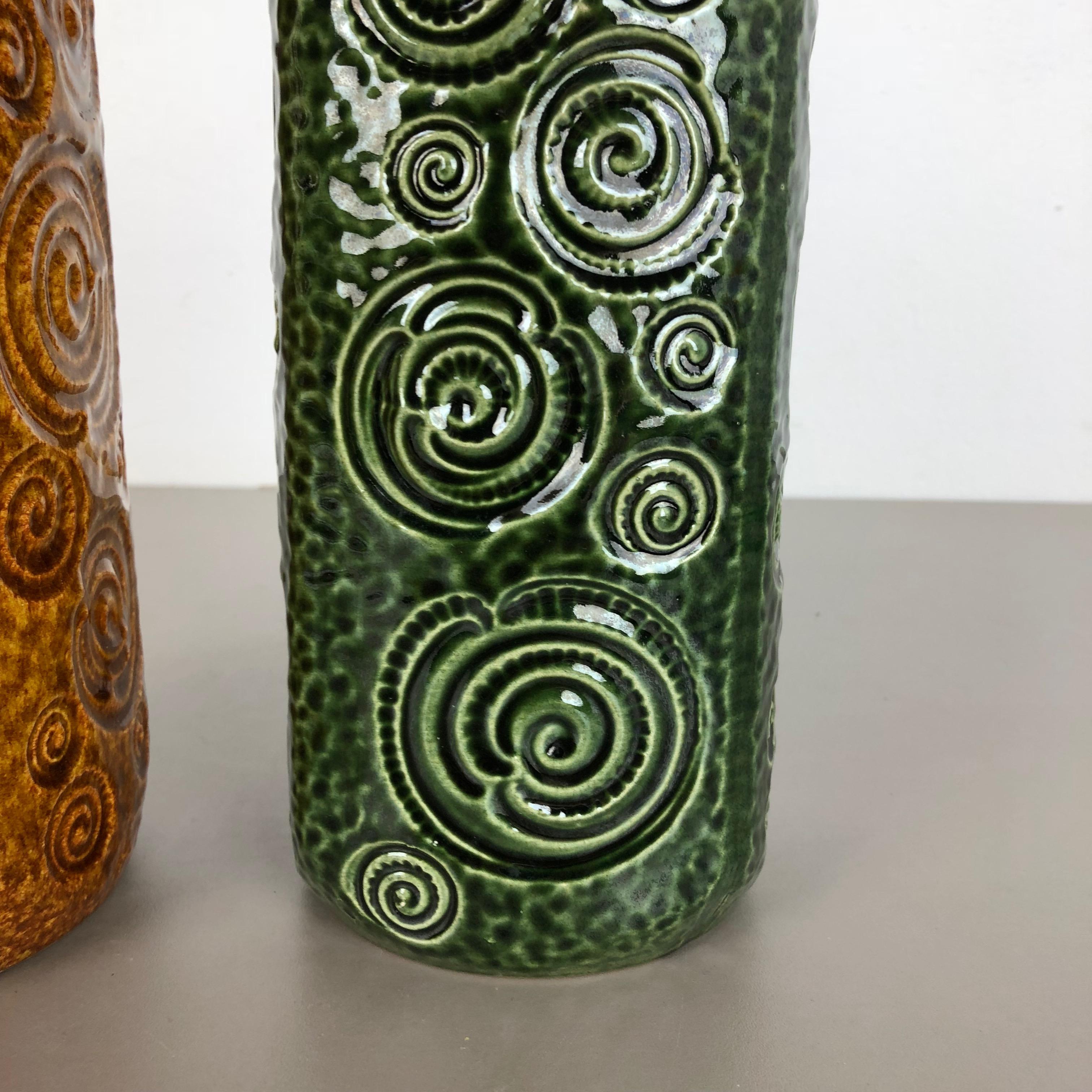 Set von zwei Fat Lava-Vasen aus Keramik Jura „282-26“ Hergestellt von Scheurich, Deutschland 1970er Jahre im Zustand „Gut“ im Angebot in Kirchlengern, DE