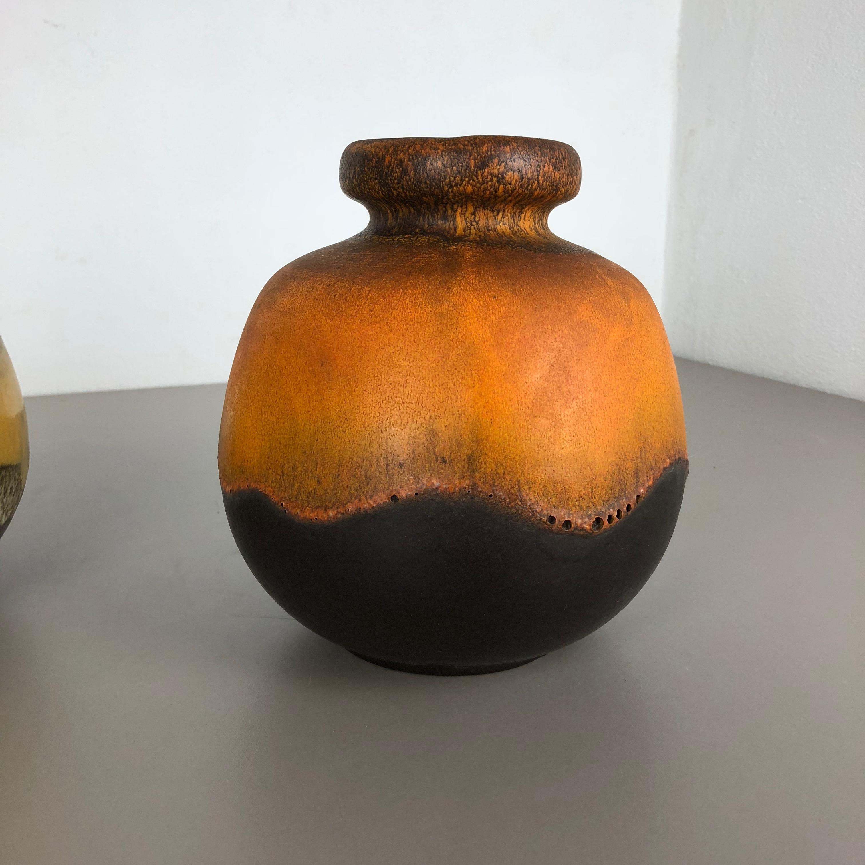 Set di due vasi in ceramica a lava grassa modello 
