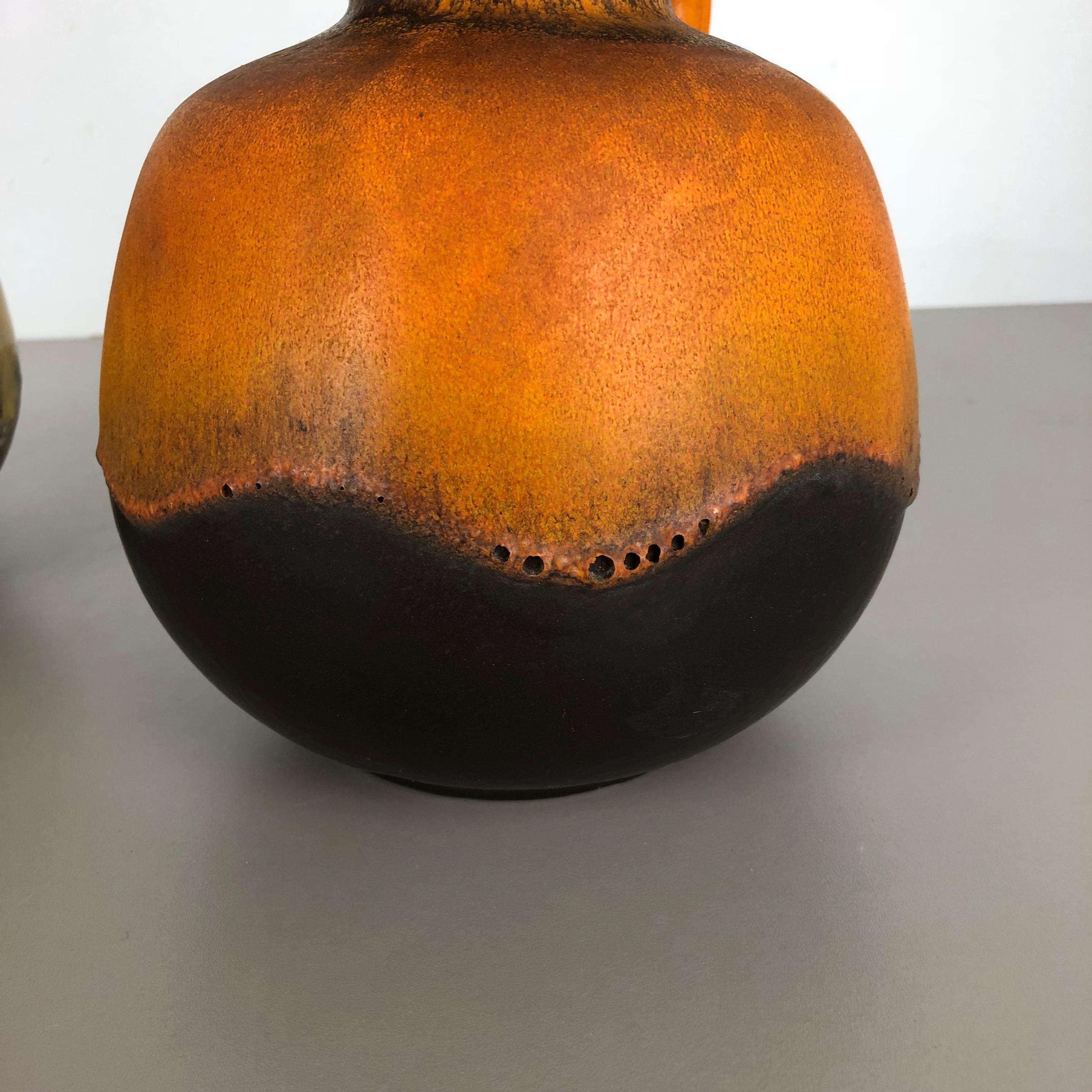 Set di due vasi in ceramica a lava grassa modello 