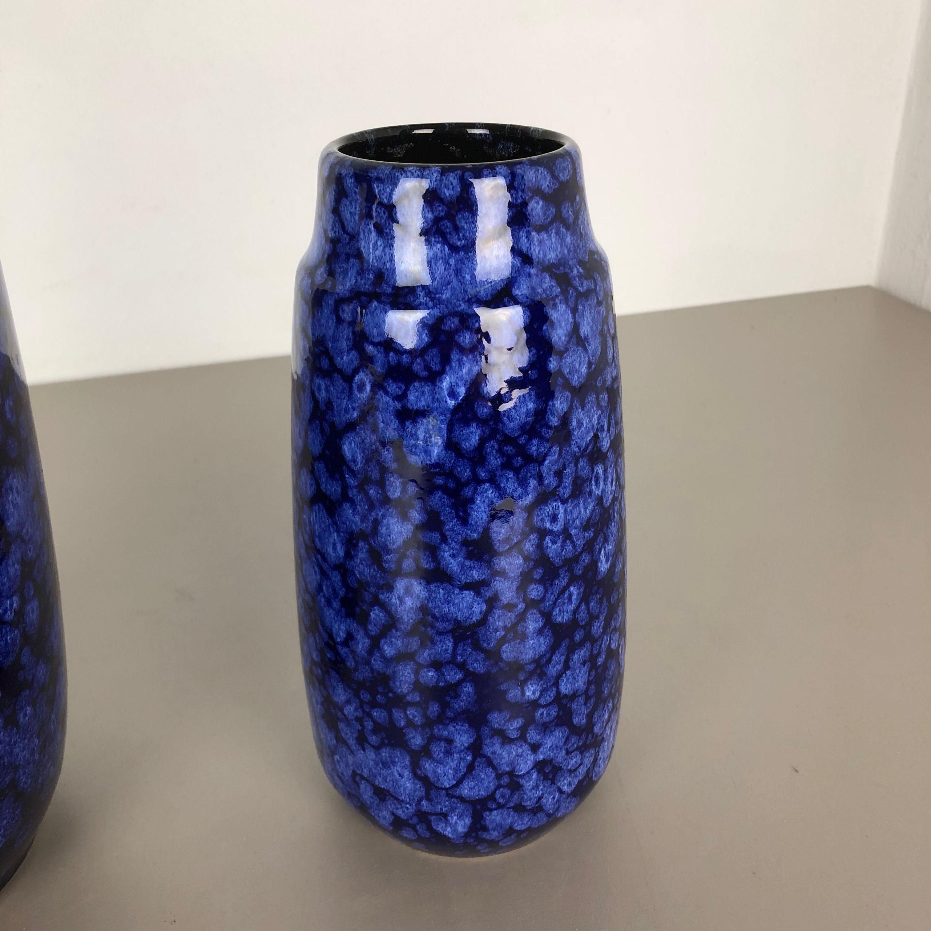 Set von zwei flachen Lava-Vasen aus Keramik, Modell „Blau“, hergestellt von Scheurich, Deutschland, 1970er Jahre im Angebot 6