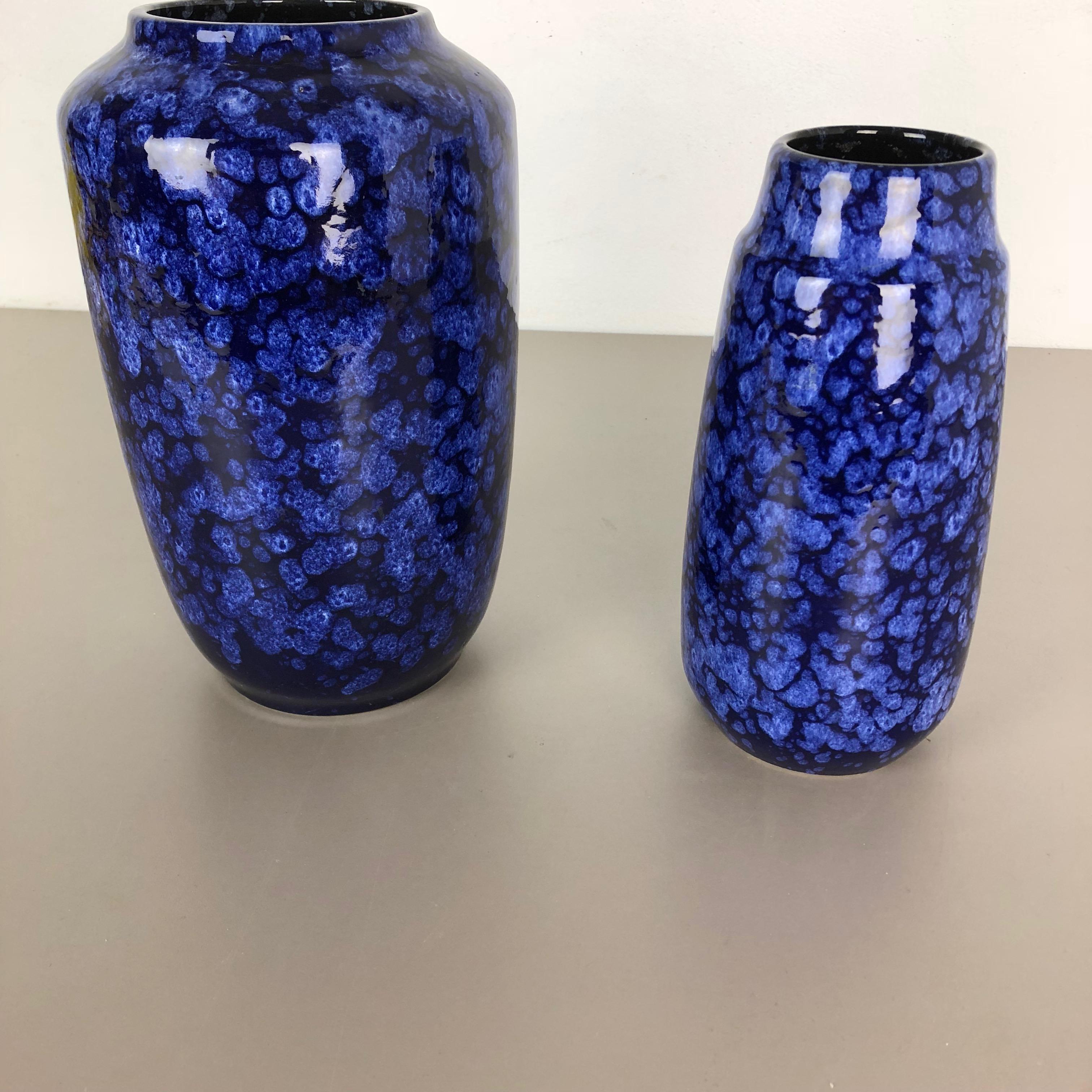 Set von zwei flachen Lava-Vasen aus Keramik, Modell „Blau“, hergestellt von Scheurich, Deutschland, 1970er Jahre im Angebot 7