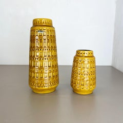 Juego de dos jarrones de cerámica de lava gorda "Ocre" de Scheurich, Alemania, años 70