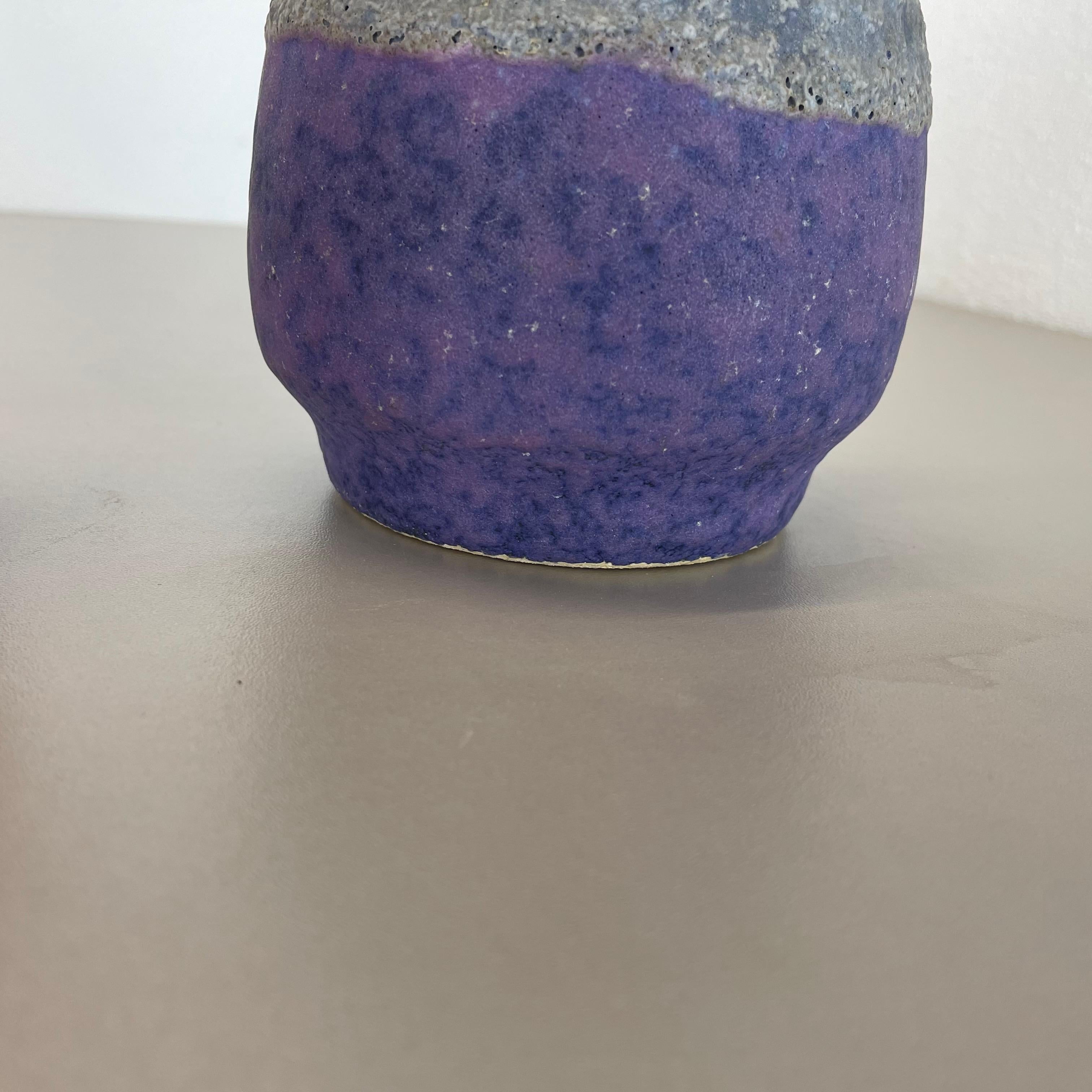 Set von zwei flachen Lava-Vasen aus Keramik „Purple-Red“ von Jopeko, Deutschland, 1970er Jahre im Angebot 10