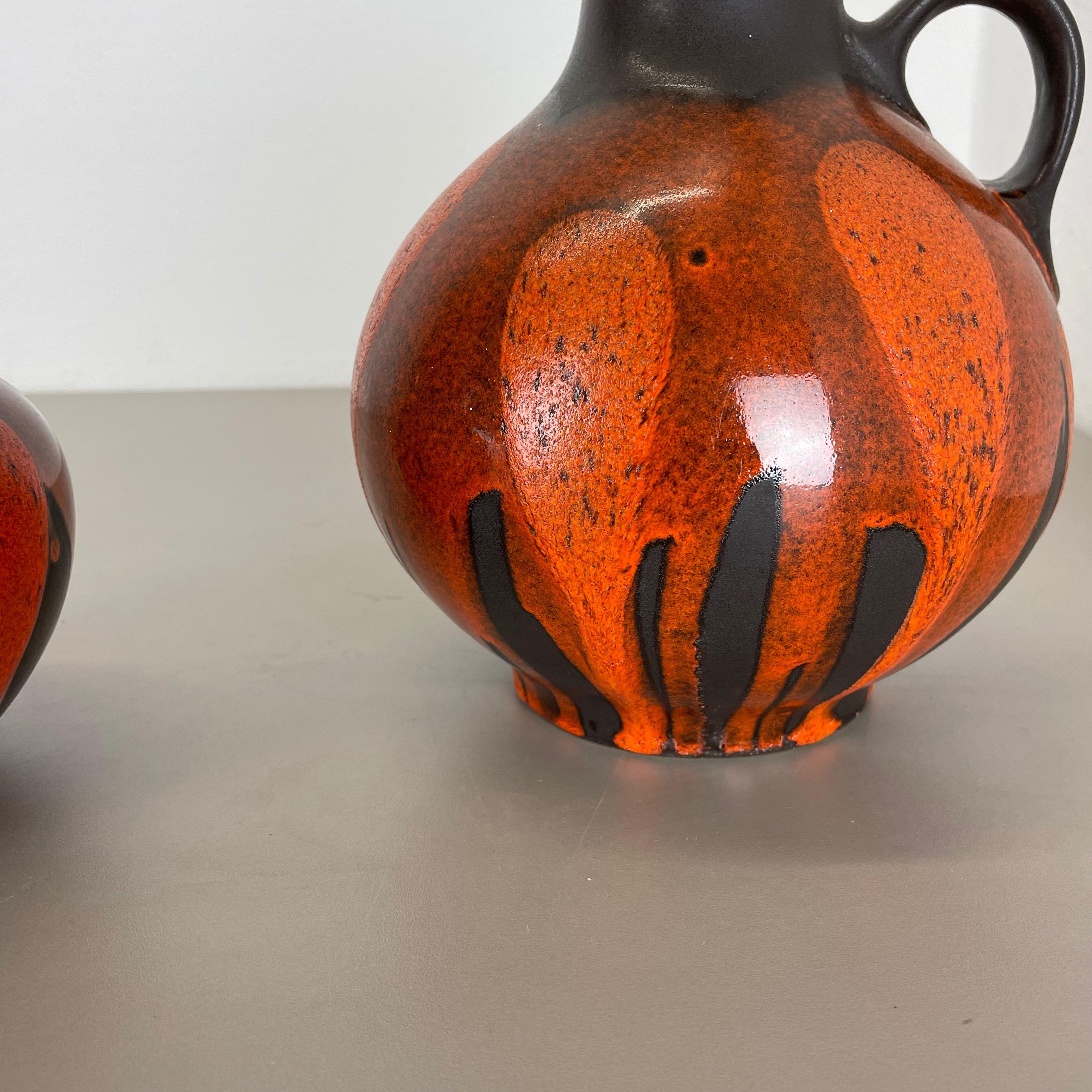 Set von zwei Keramikvasen „roten schwarzen“ Objekten von Steuler Ceramics, Deutschland, 1970er Jahre im Angebot 5