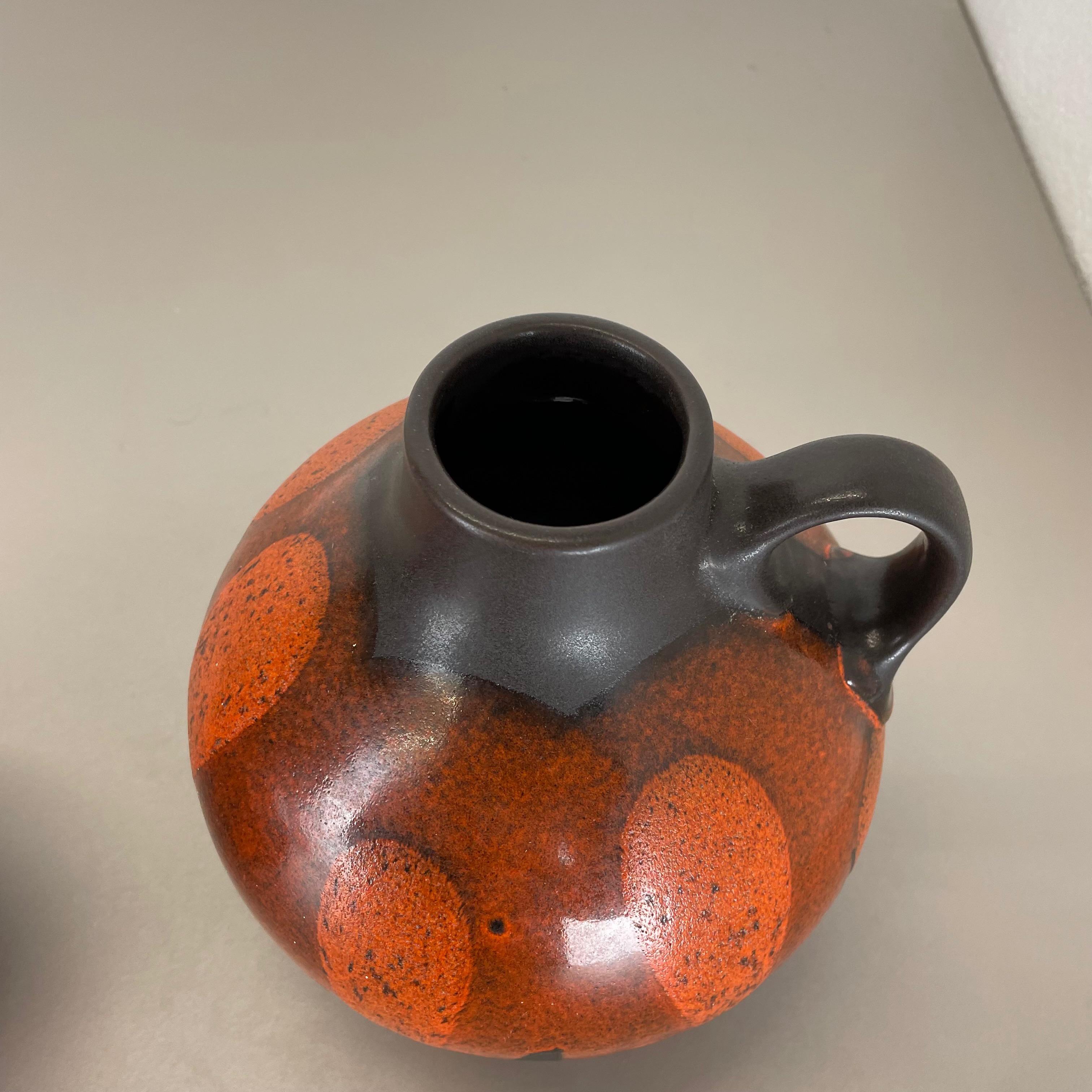 Set von zwei Keramikvasen „roten schwarzen“ Objekten von Steuler Ceramics, Deutschland, 1970er Jahre im Angebot 7