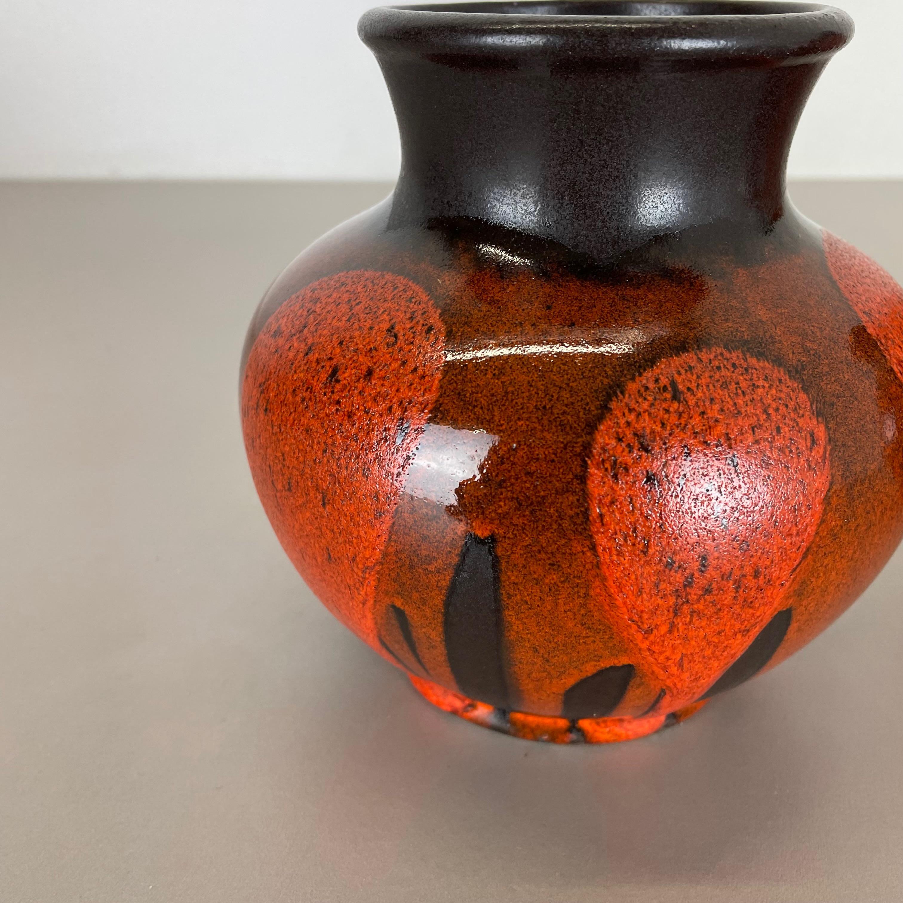 Set von zwei Keramikvasen „roten schwarzen“ Objekten von Steuler Ceramics, Deutschland, 1970er Jahre im Angebot 2
