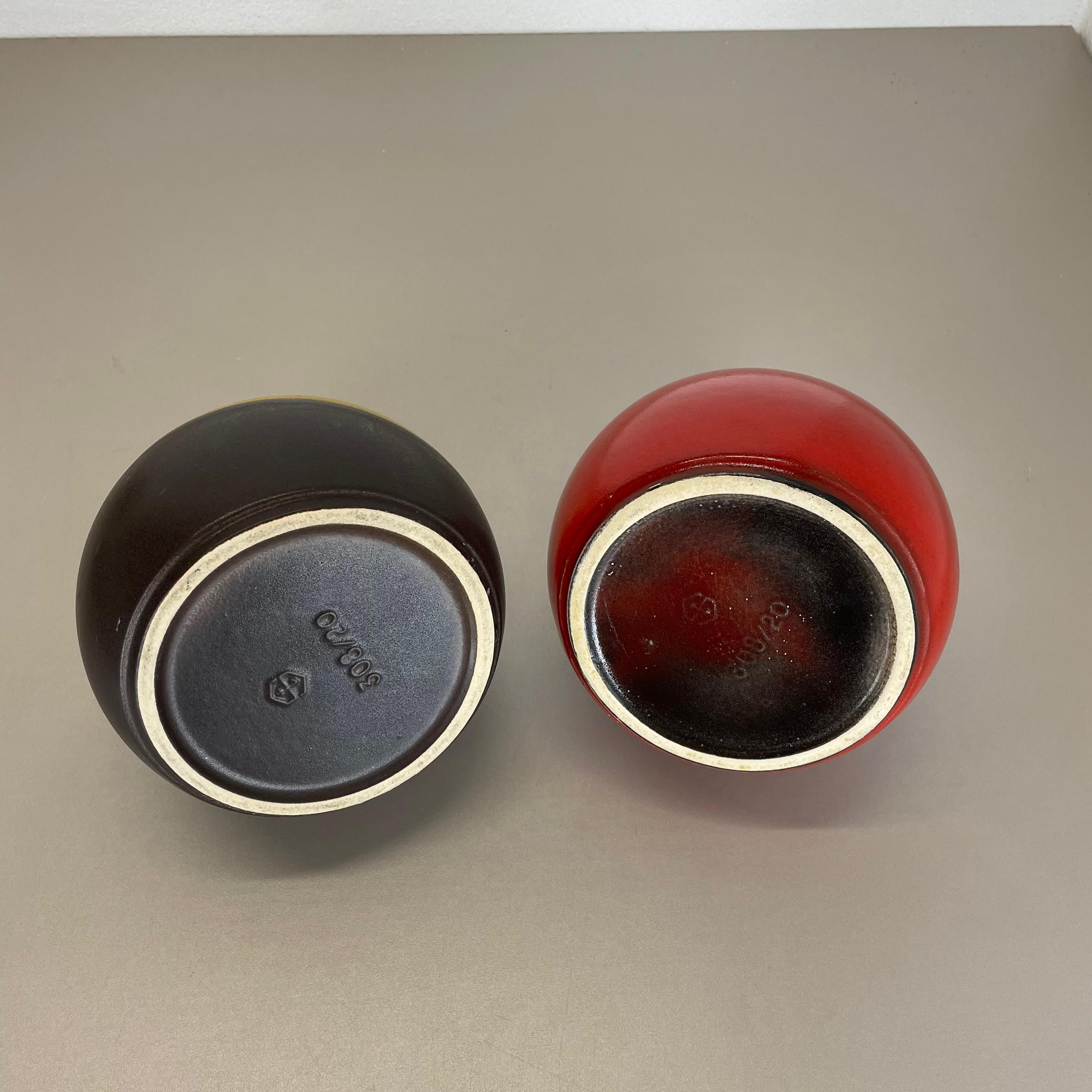 Set von zwei Töpferwarenvasen „“rotgelb“ von Steuler Ceramics Deutschland, 1970er Jahre im Angebot 11