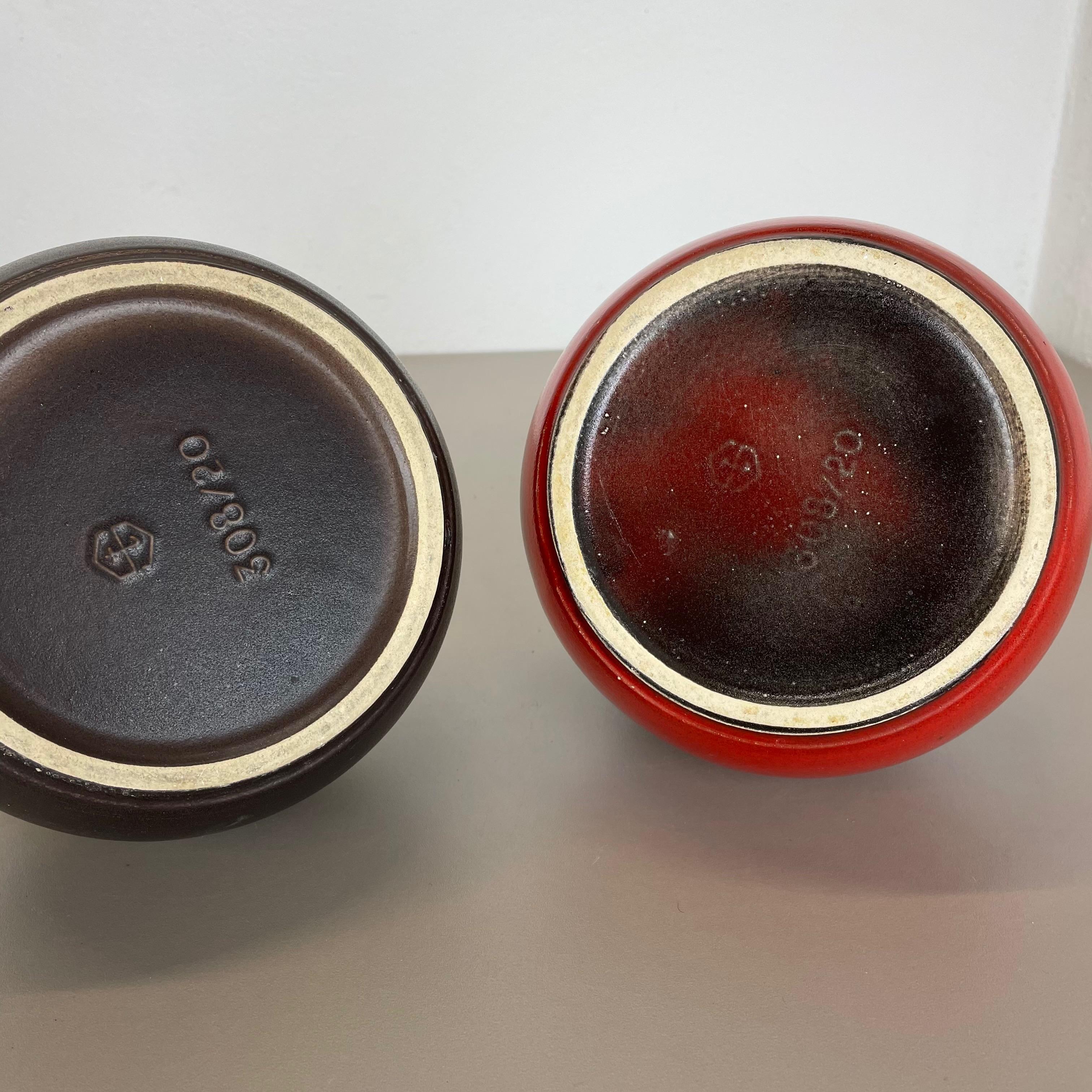 Set von zwei Töpferwarenvasen „“rotgelb“ von Steuler Ceramics Deutschland, 1970er Jahre im Angebot 12