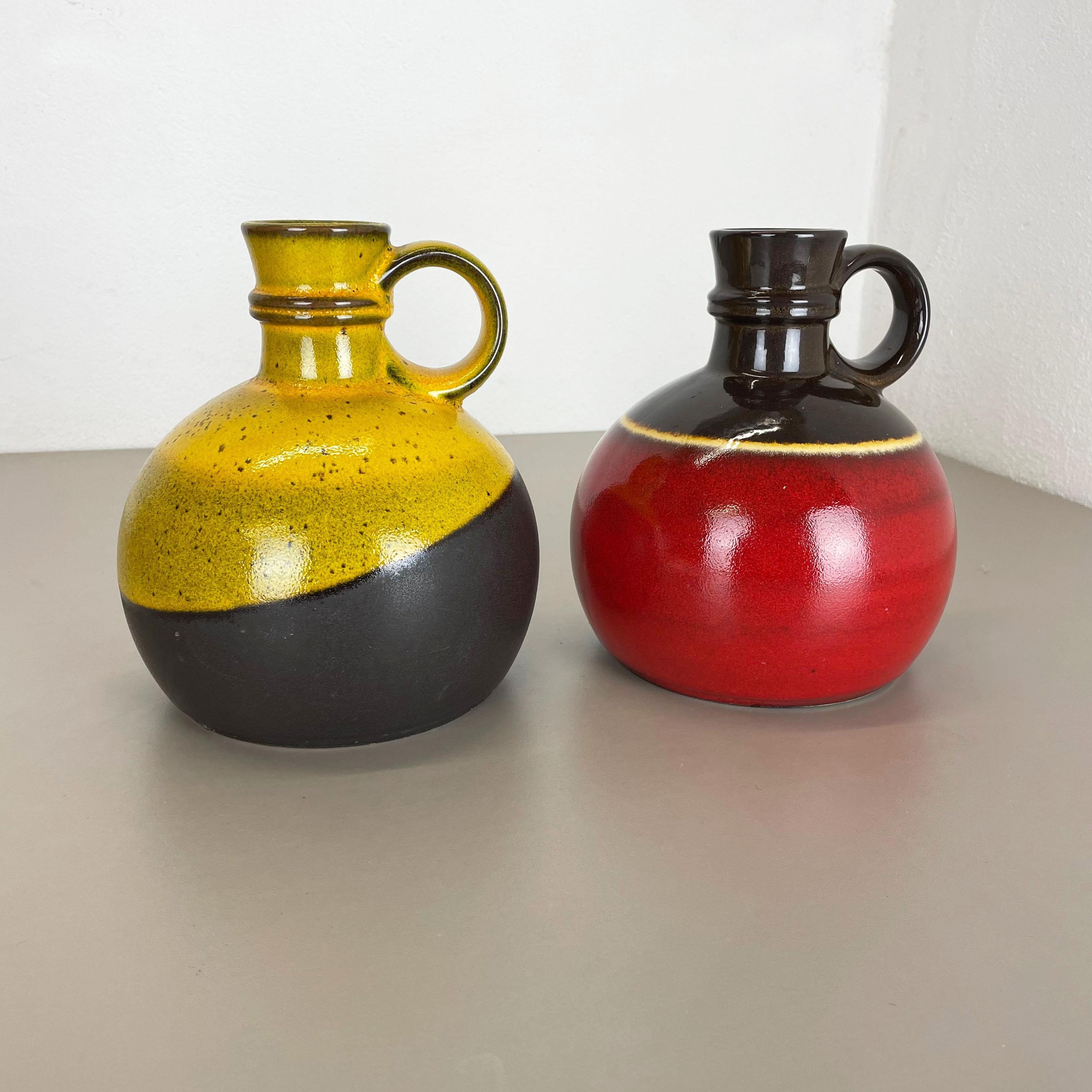 Set von zwei Töpferwarenvasen „“rotgelb“ von Steuler Ceramics Deutschland, 1970er Jahre (Moderne der Mitte des Jahrhunderts) im Angebot