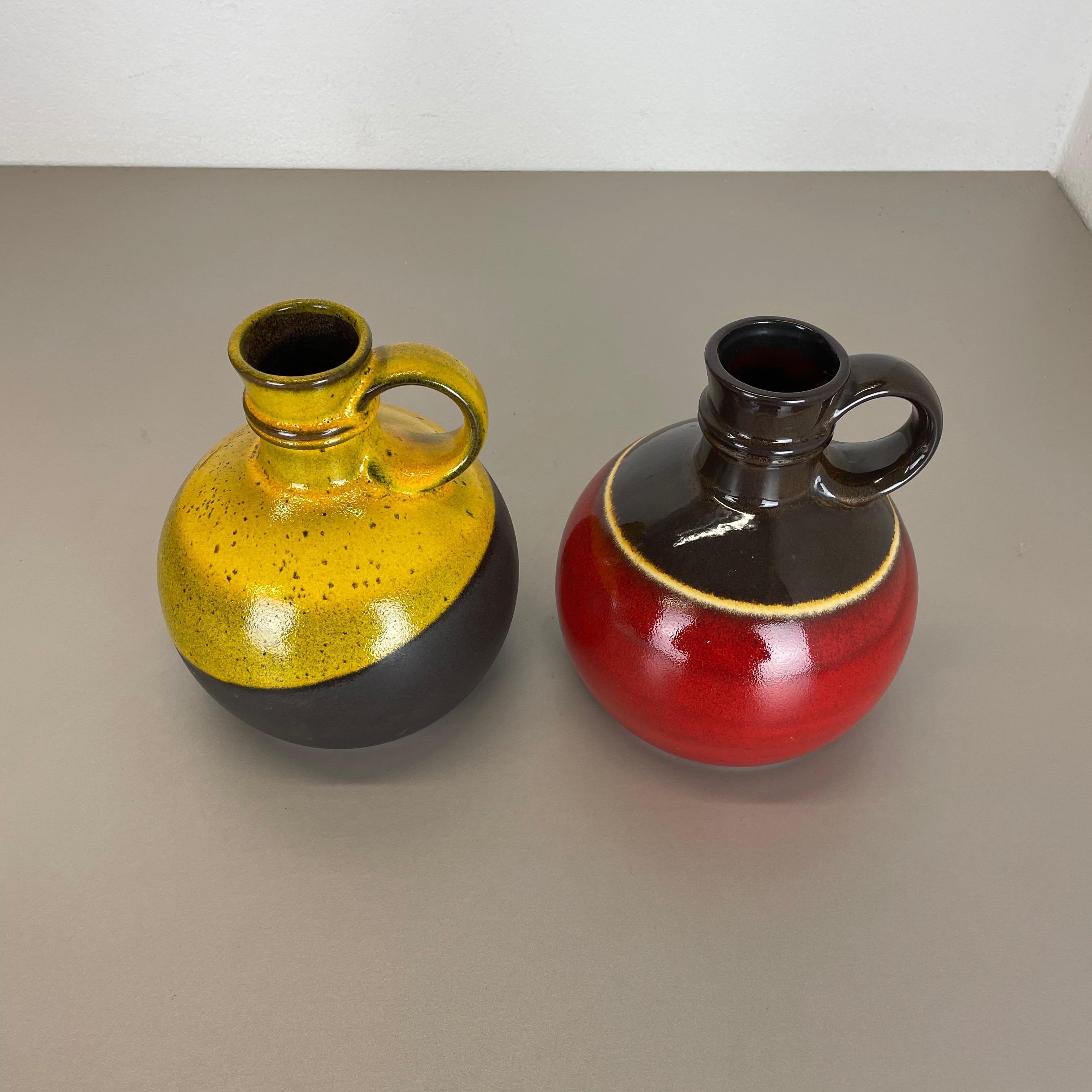 Set von zwei Töpferwarenvasen „“rotgelb“ von Steuler Ceramics Deutschland, 1970er Jahre im Zustand „Gut“ im Angebot in Kirchlengern, DE