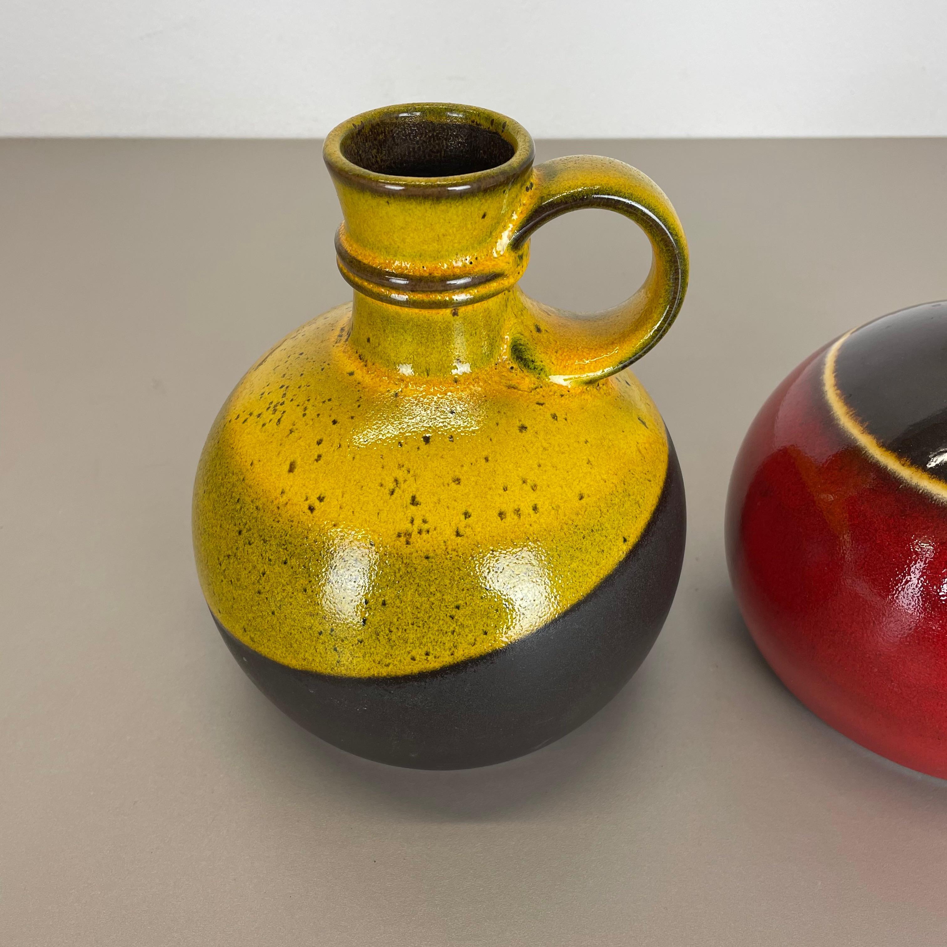 Set von zwei Töpferwarenvasen „“rotgelb“ von Steuler Ceramics Deutschland, 1970er Jahre (20. Jahrhundert) im Angebot