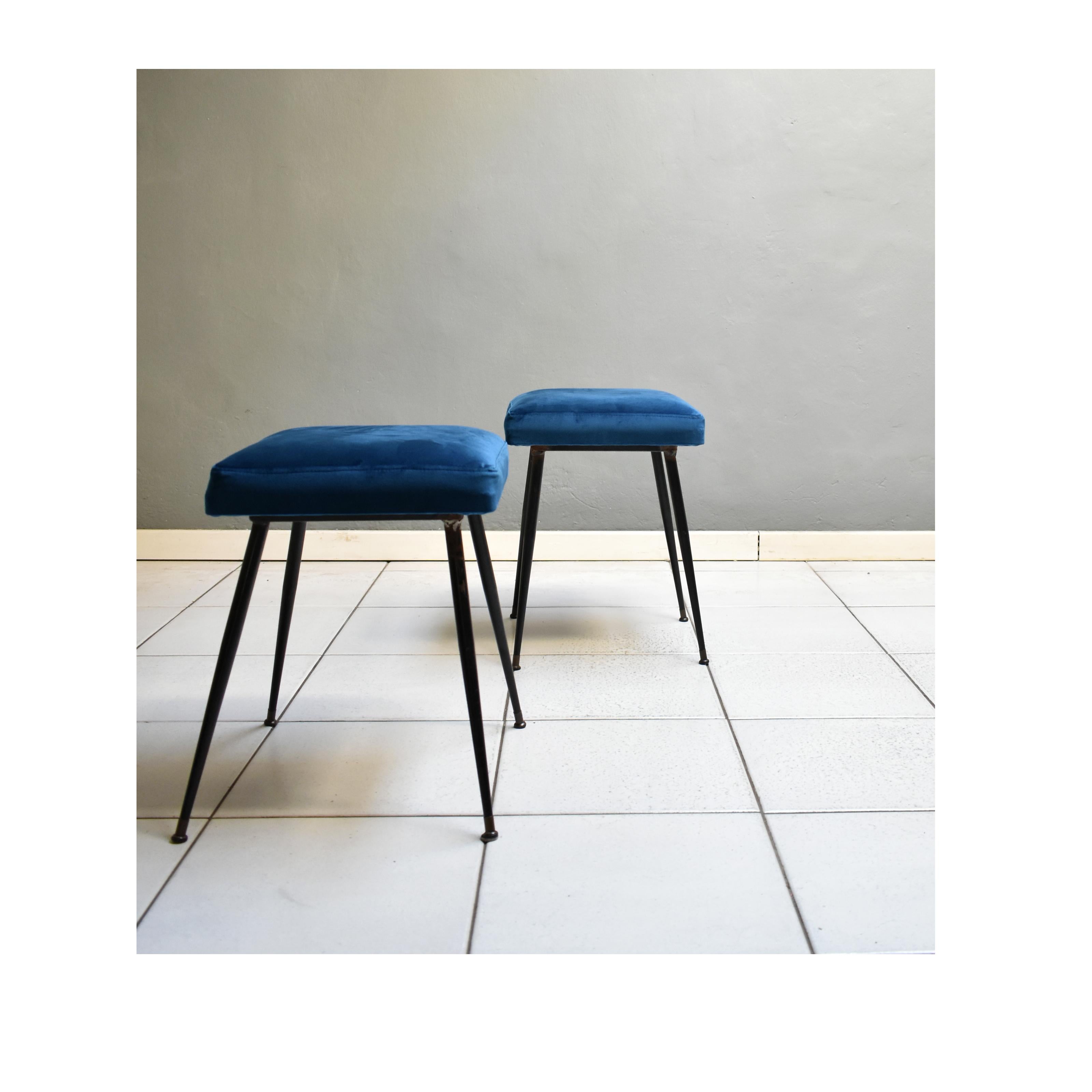 Set of two poufs, 1960s vinatge stools, brass feet and petroleum blue velvet upholstery.
Pair of vintage poufs from the 1960s, Italian manufacture.
The poufs have a black iron structure with brass feet, petroleum velvet footrest.

Dimensions
H