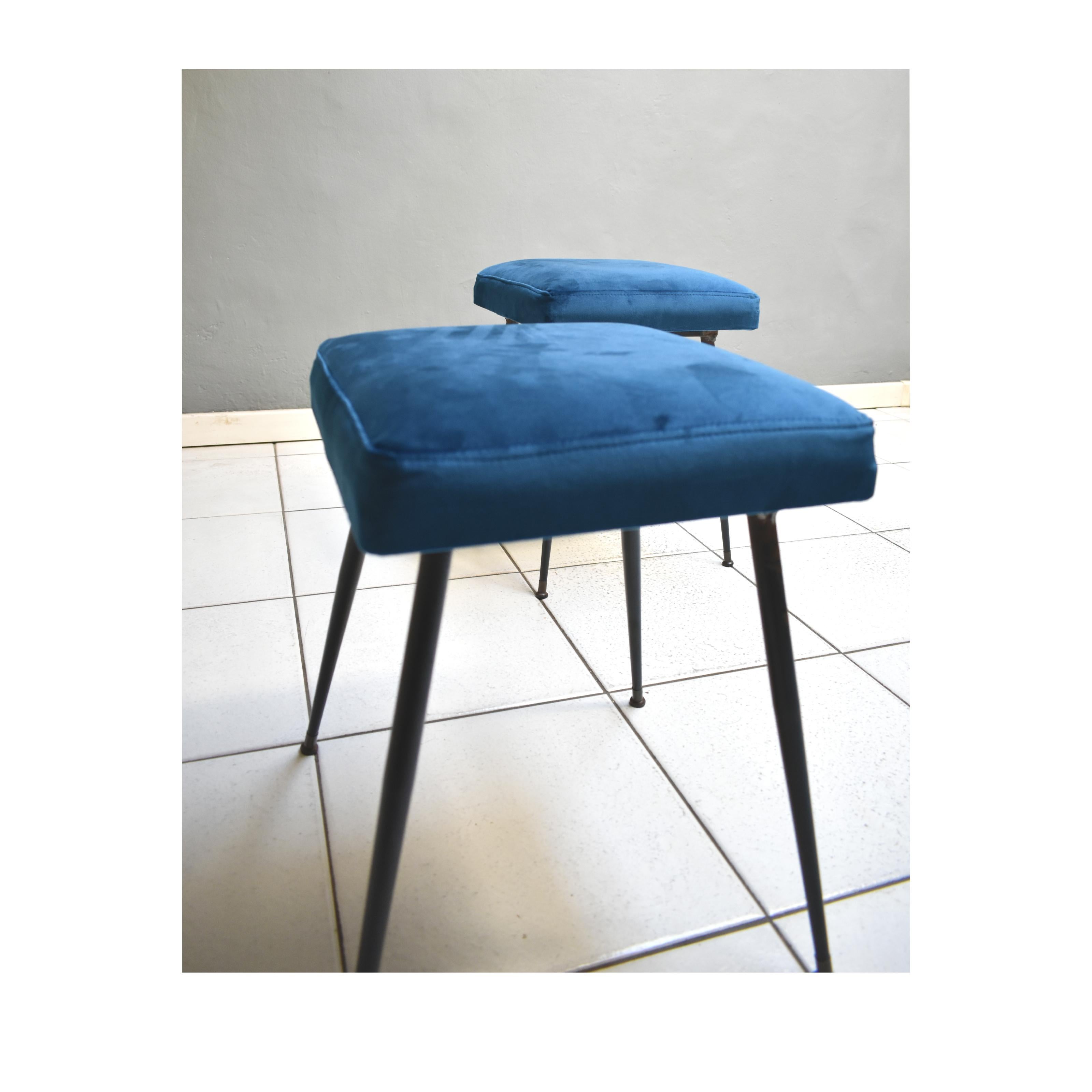 Mid-20th Century Set of Two Poufs 60s Stools, Brass Feet and Petroleum Blue Velvet Upholstery For Sale