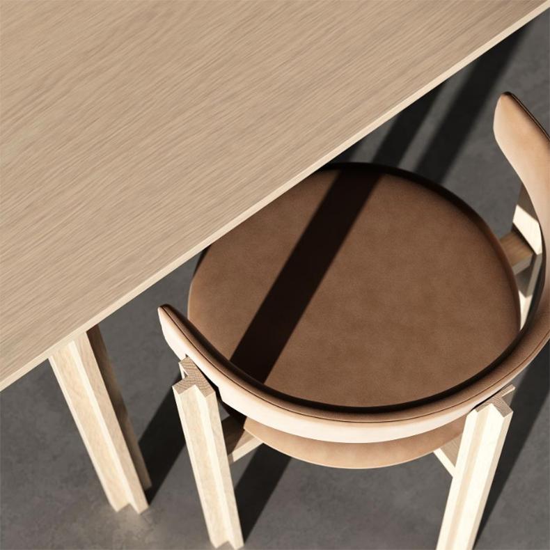 Set aus zwei Principal Dining Holzstühlen entworfen von Bodil Kjær für Karakter (Stoff) im Angebot