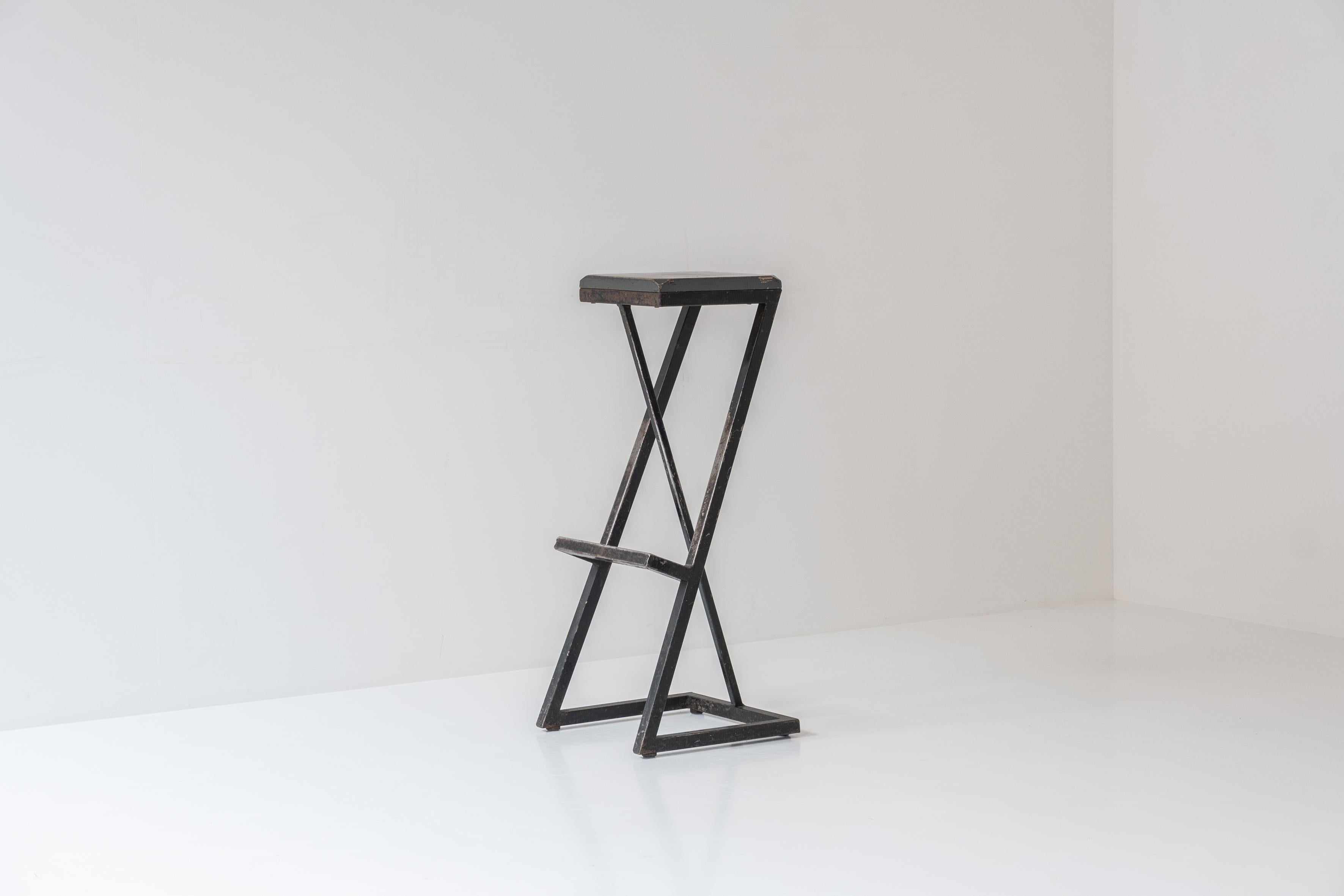 Ensemble de deux tabourets de bar prototypes des années 1950. Bon état - En vente à Antwerp, BE