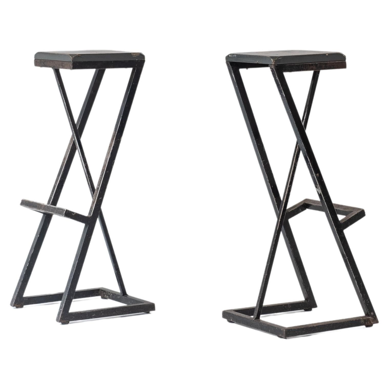 Ensemble de deux tabourets de bar prototypes des années 1950. 