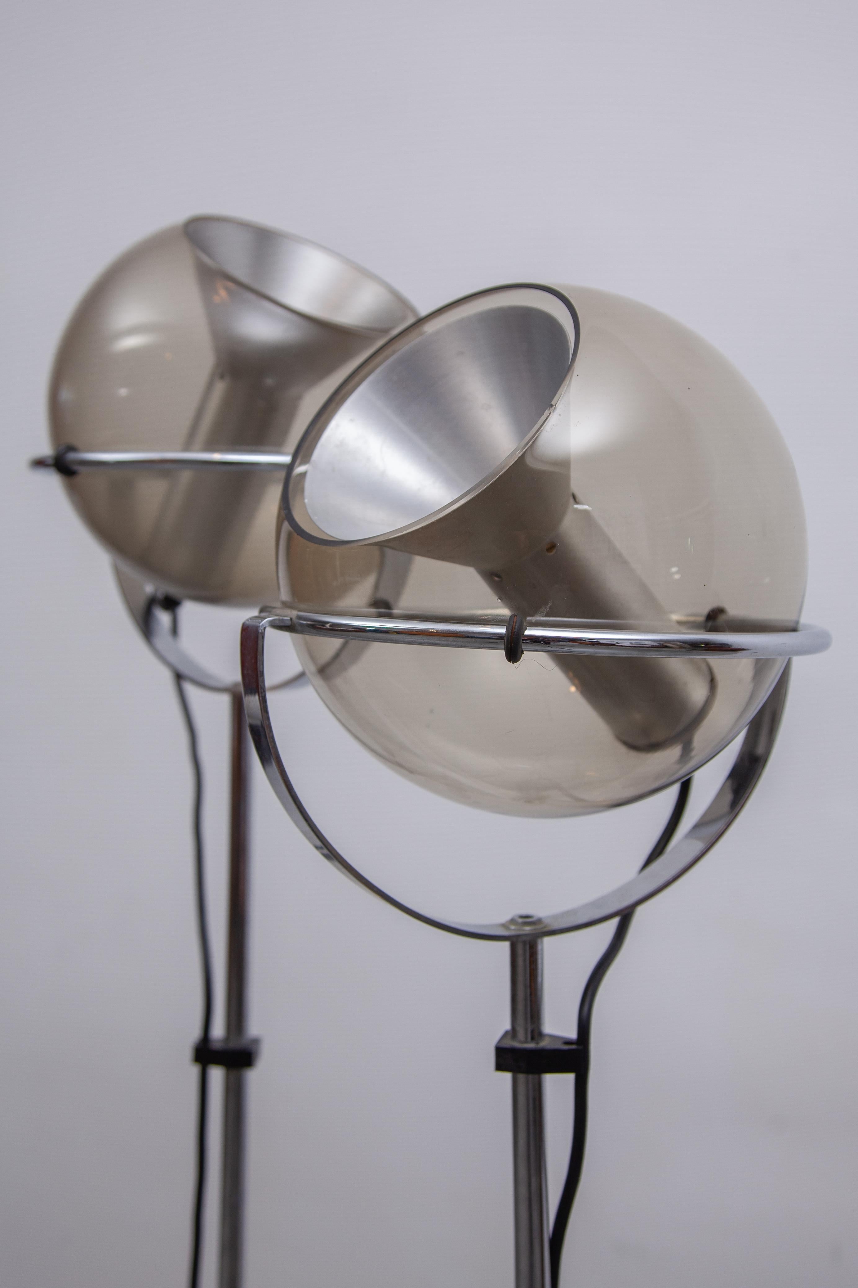Ensemble de deux lampadaires à globe en verre 