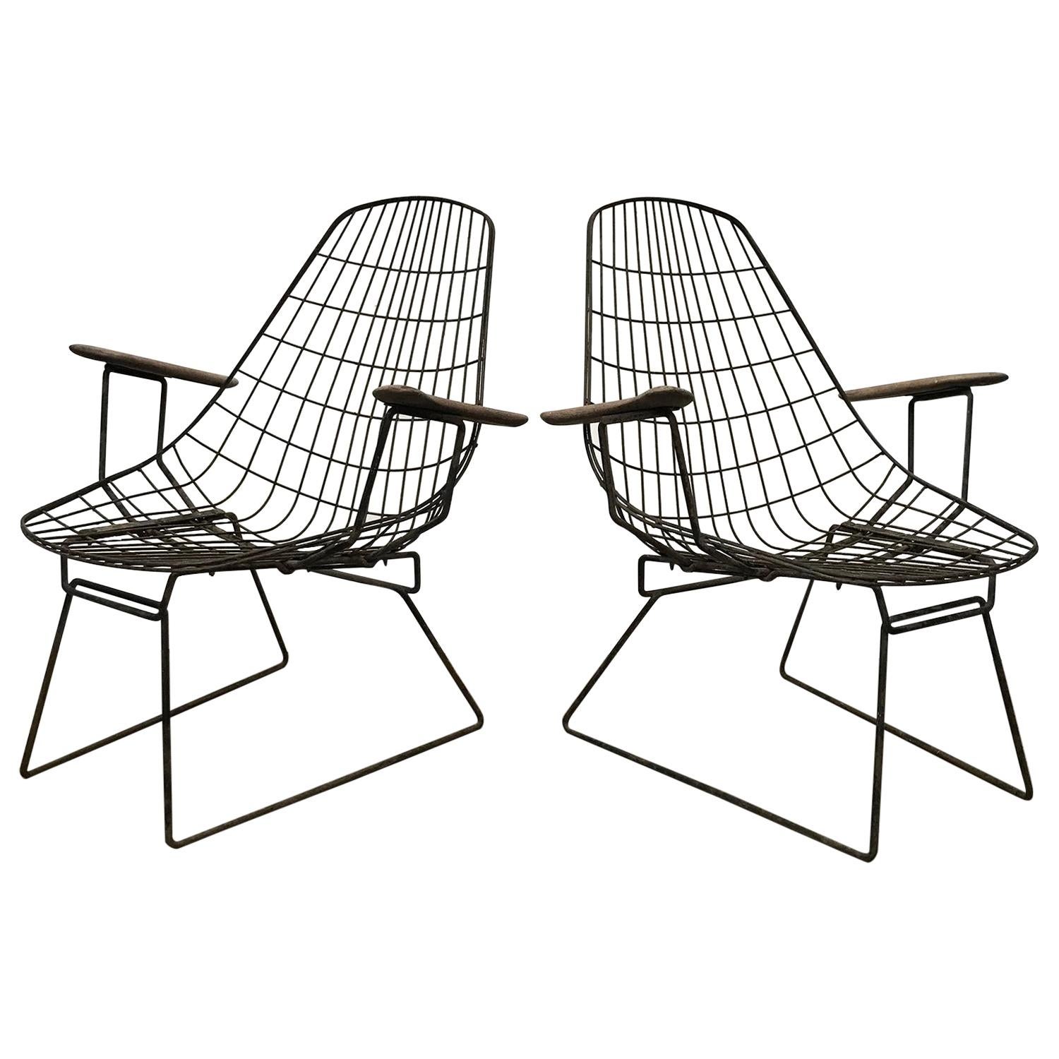 Set of Two Rare Black Wire Easy Chairs with Wooden Armrests, circa 1960 For Sale