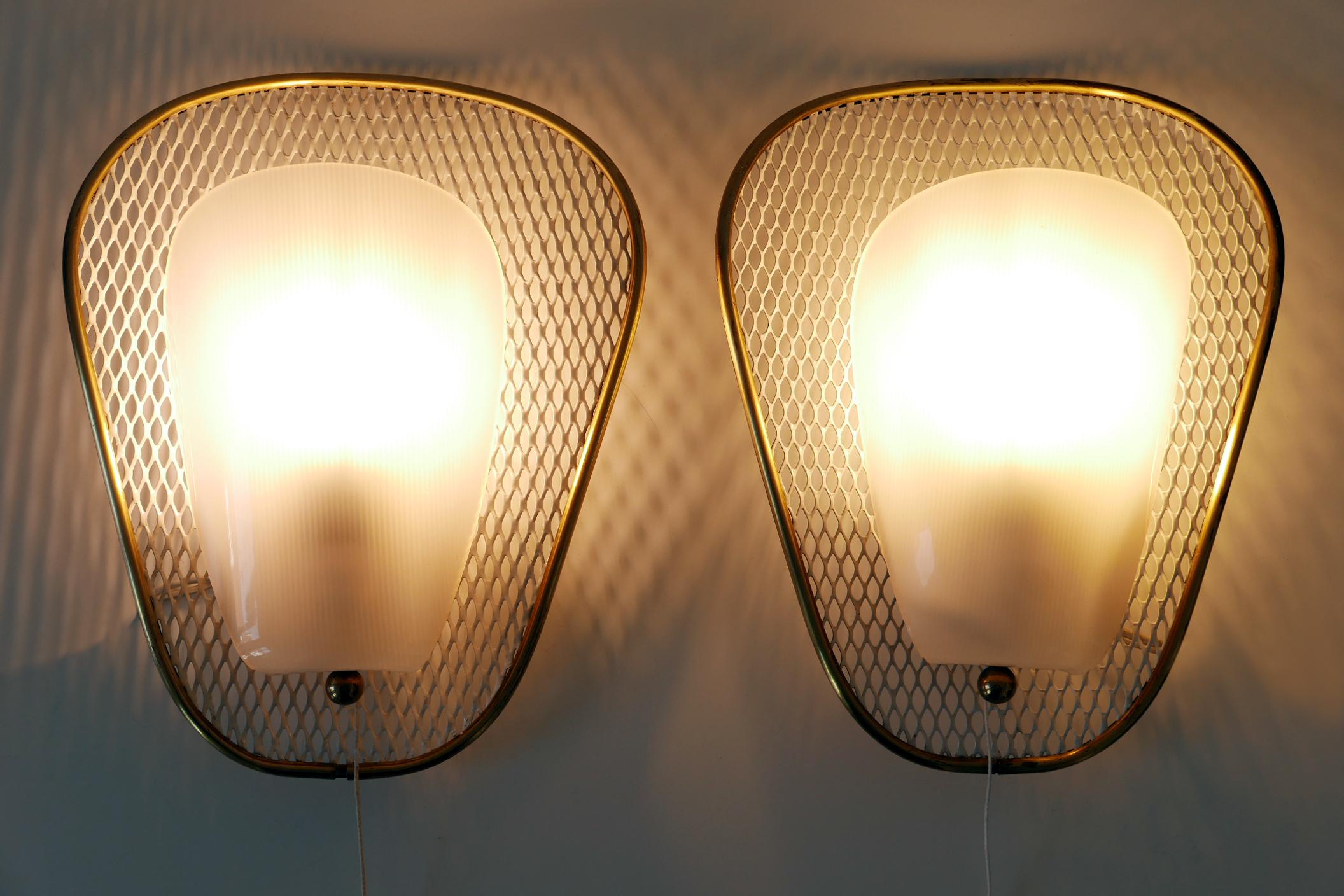 Set of Two Rare & Elegant Mid-Century Modern Sconces or Wall Lamps Germany 1950s In Good Condition For Sale In Munich, DE