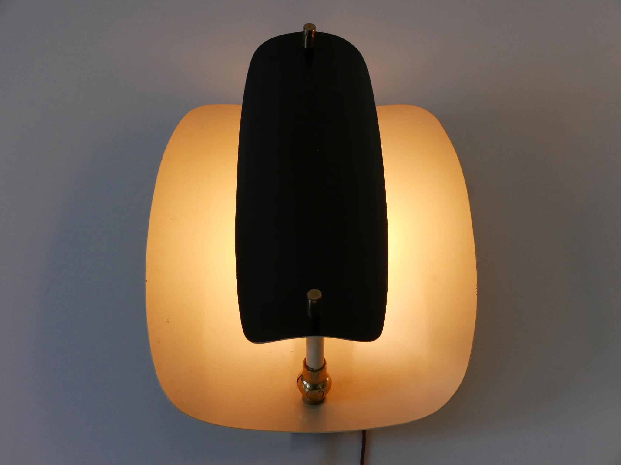 Set von zwei seltenen und eleganten Mid-Century-Modern-Wandleuchtern oder Wandlampen, Deutschland 1960er Jahre im Zustand „Gut“ im Angebot in Munich, DE