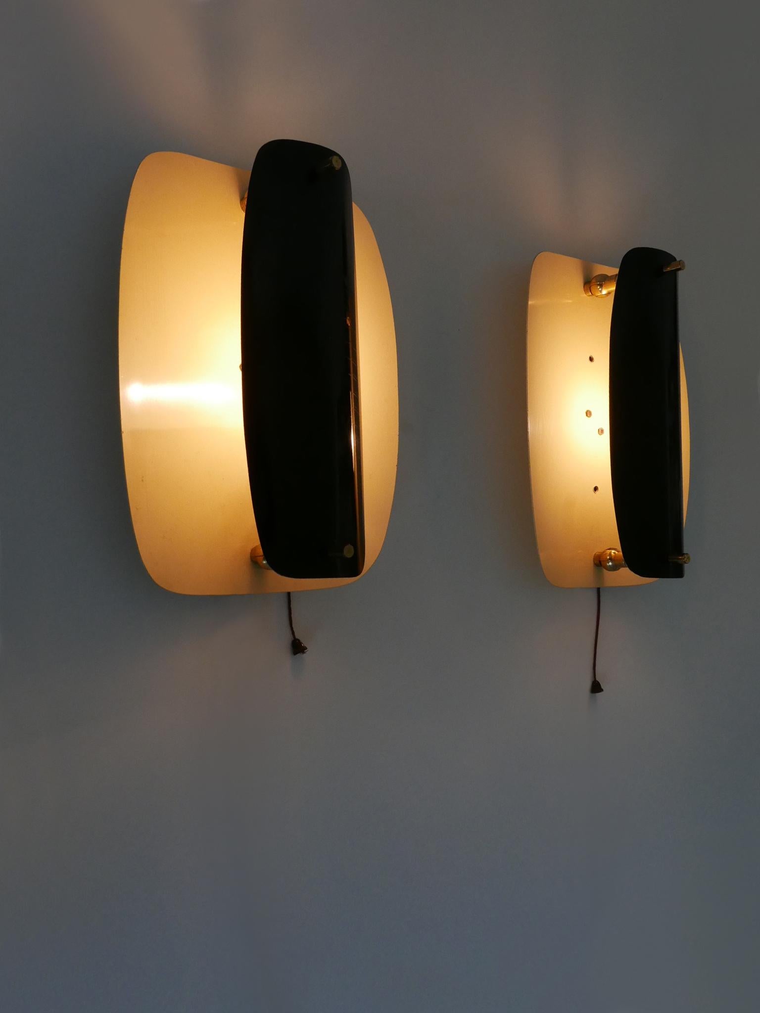 Set von zwei seltenen und eleganten Mid-Century-Modern-Wandleuchtern oder Wandlampen, Deutschland 1960er Jahre (Aluminium) im Angebot