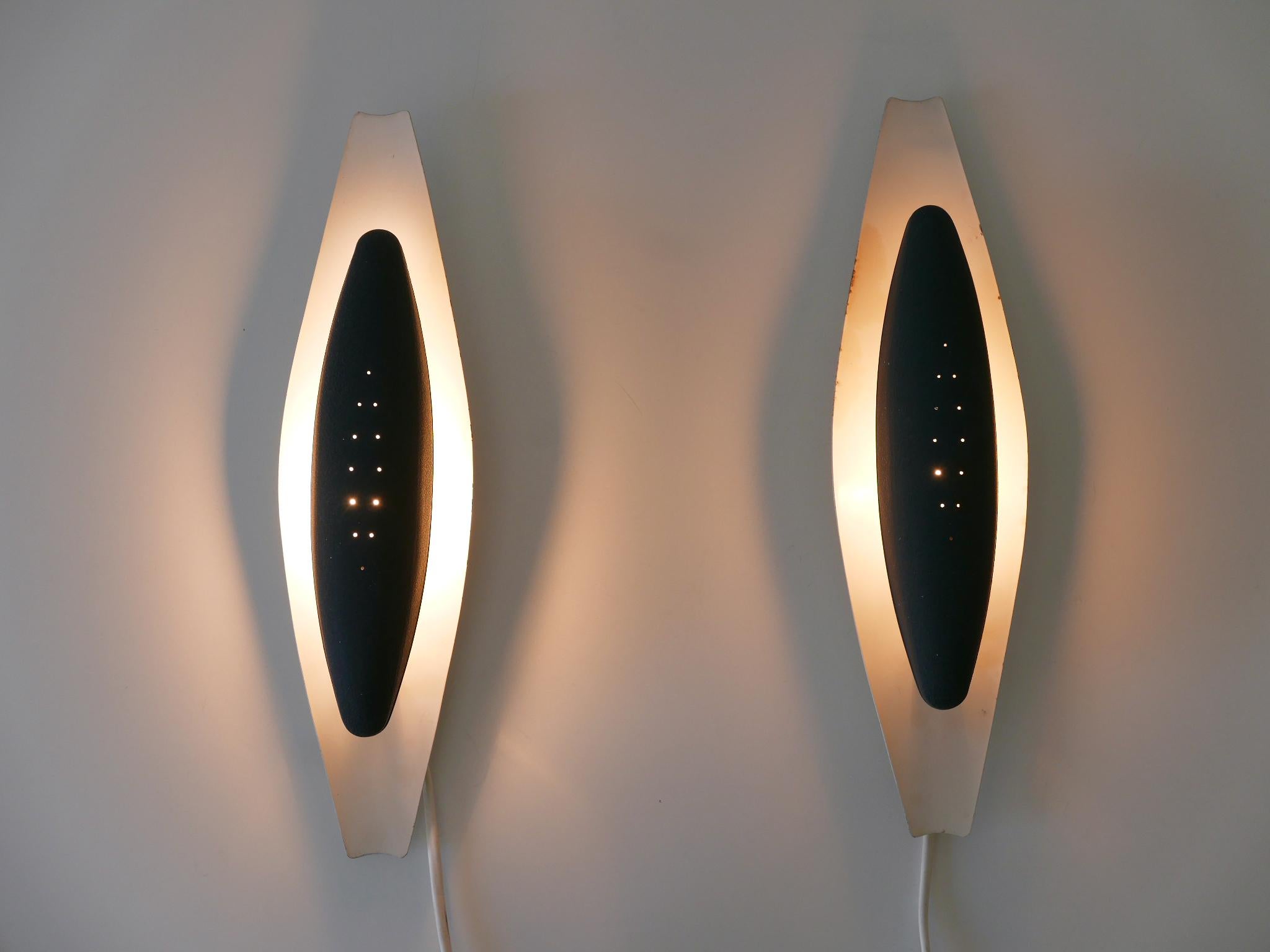 Set of Two Rare & Elegant Mid Century Modern Sconces or Wall Lights Sweden 1950s Sueco en venta