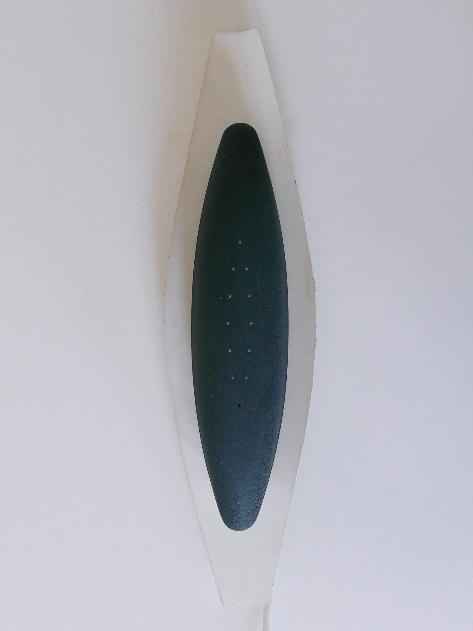 Set of Two Rare & Elegant Mid Century Modern Sconces or Wall Lights Sweden 1950s mediados del siglo XX en venta