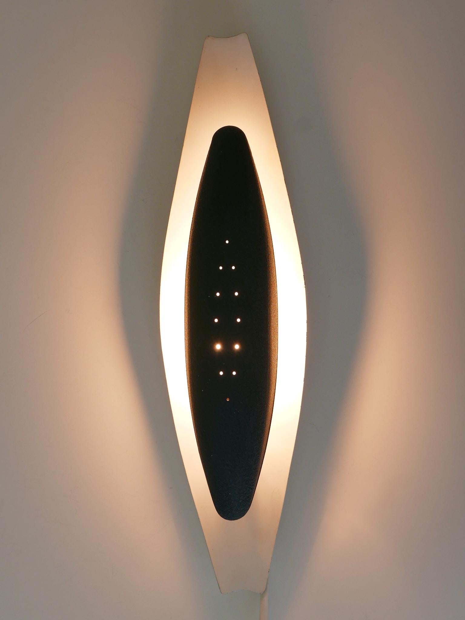 Set of Two Rare & Elegant Mid Century Modern Sconces or Wall Lights Sweden 1950s Metal en venta