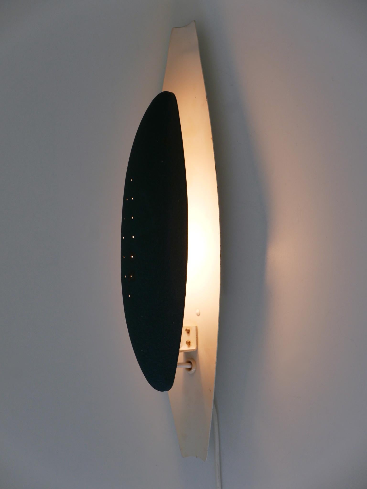 Set of Two Rare & Elegant Mid Century Modern Sconces or Wall Lights Sweden 1950s en venta 1