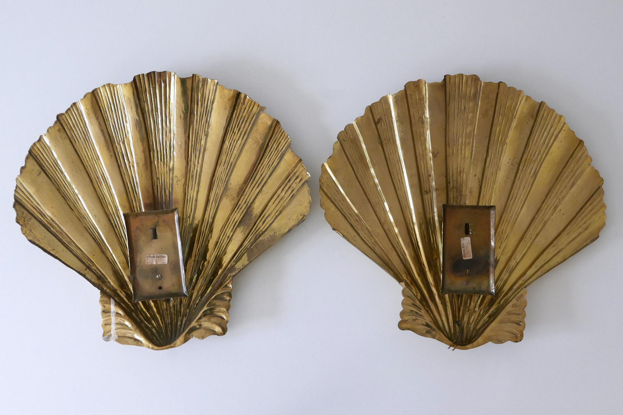 Juego de dos raros y grandes candelabros de concha de latón de mediados de siglo de Hans Möller Años 60 en venta 10