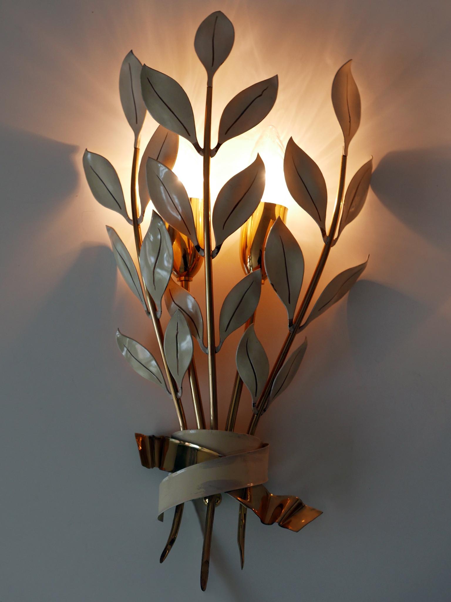 Metà XX secolo Set di due rare lampade a forma di bouquet di alloro di Vereinigte Werkstätten München 1950 in vendita