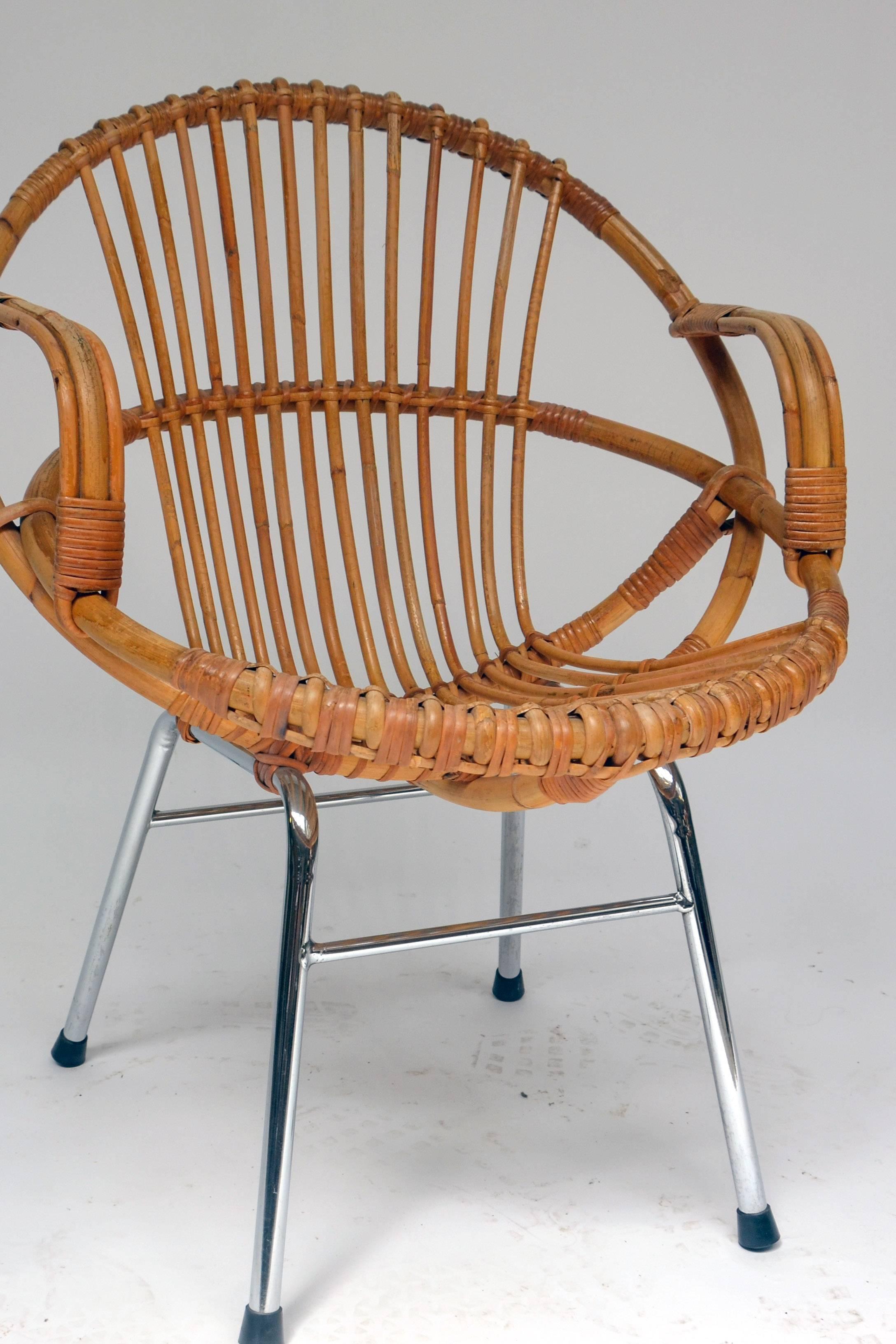 Beautiful pair of low back rattan seats, with metal frame, in good condition.
