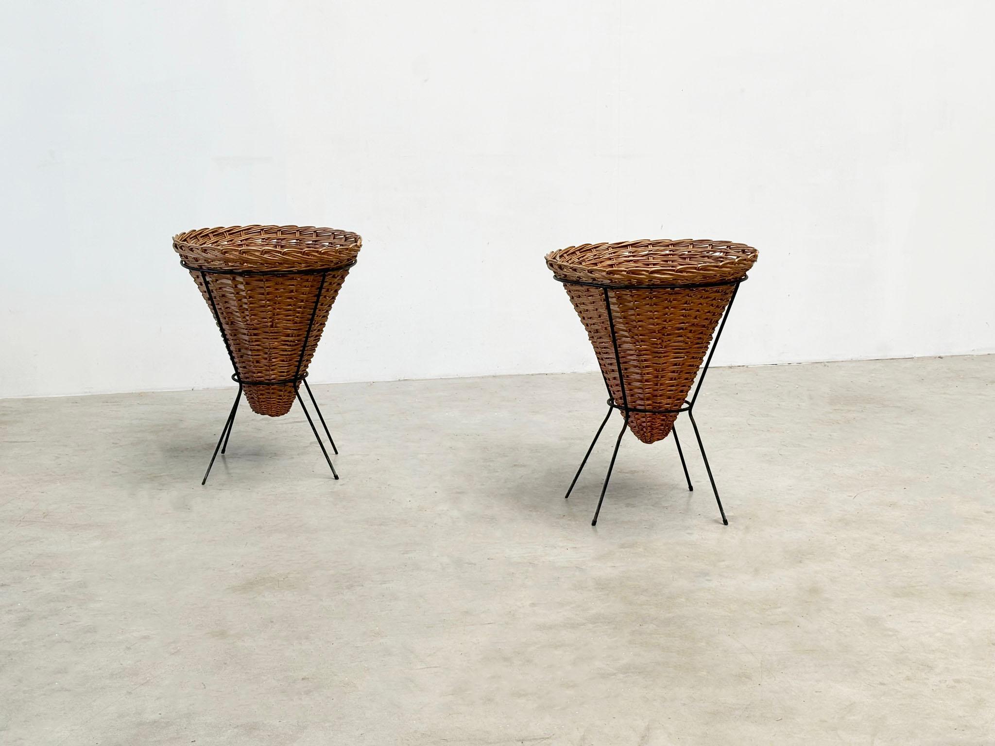 Set di due cesti in rattan
Che bel set di cesti in rattan. Questi cestini sono perfetti per essere utilizzati come decorazione in casa. Can può essere utilizzato come cuscino o coperta.

 

Il prezzo si intende per entrambi 

 

 

Misure:

Altezza: