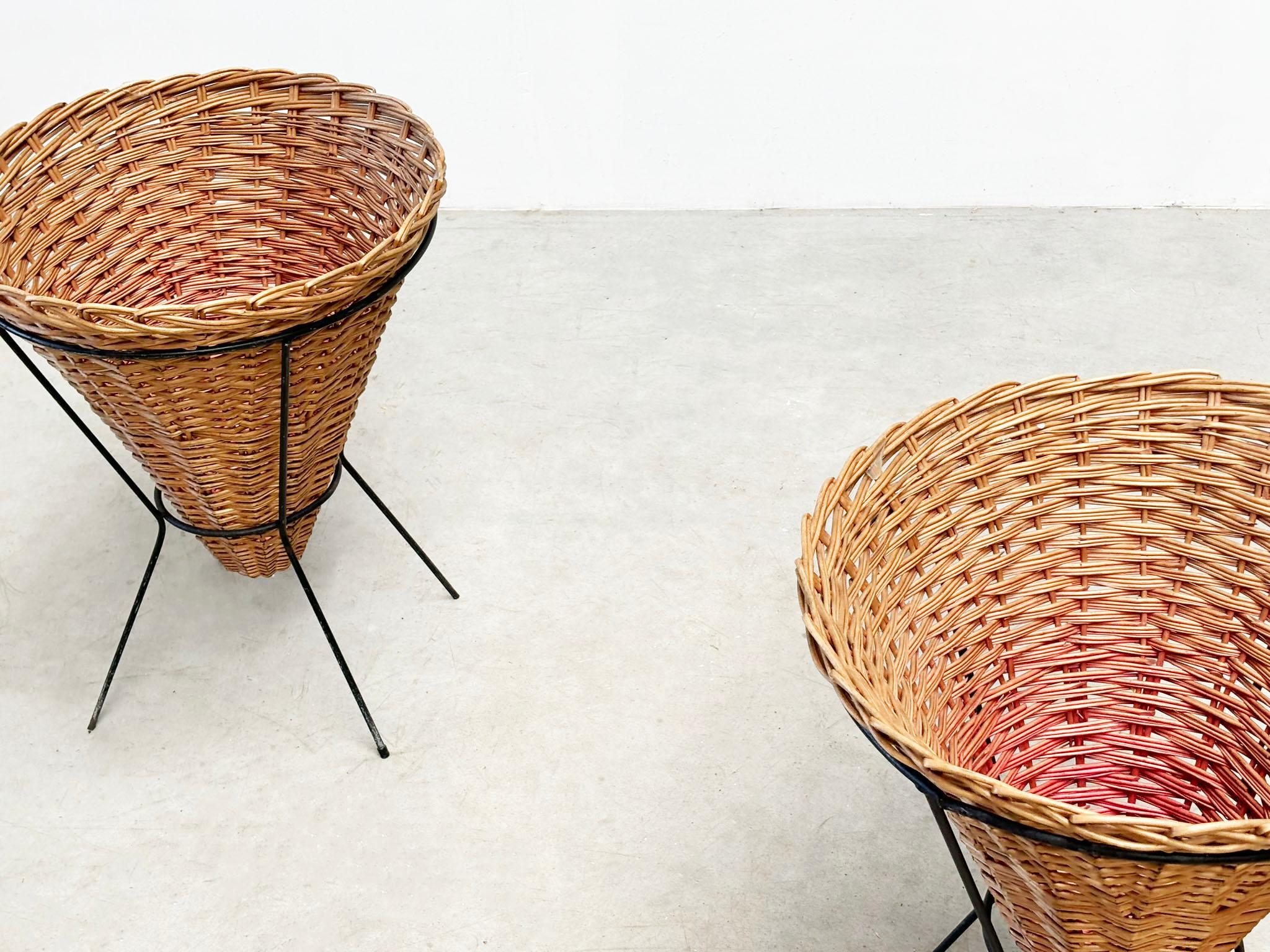 Set di due cesti in rattan in vendita 1