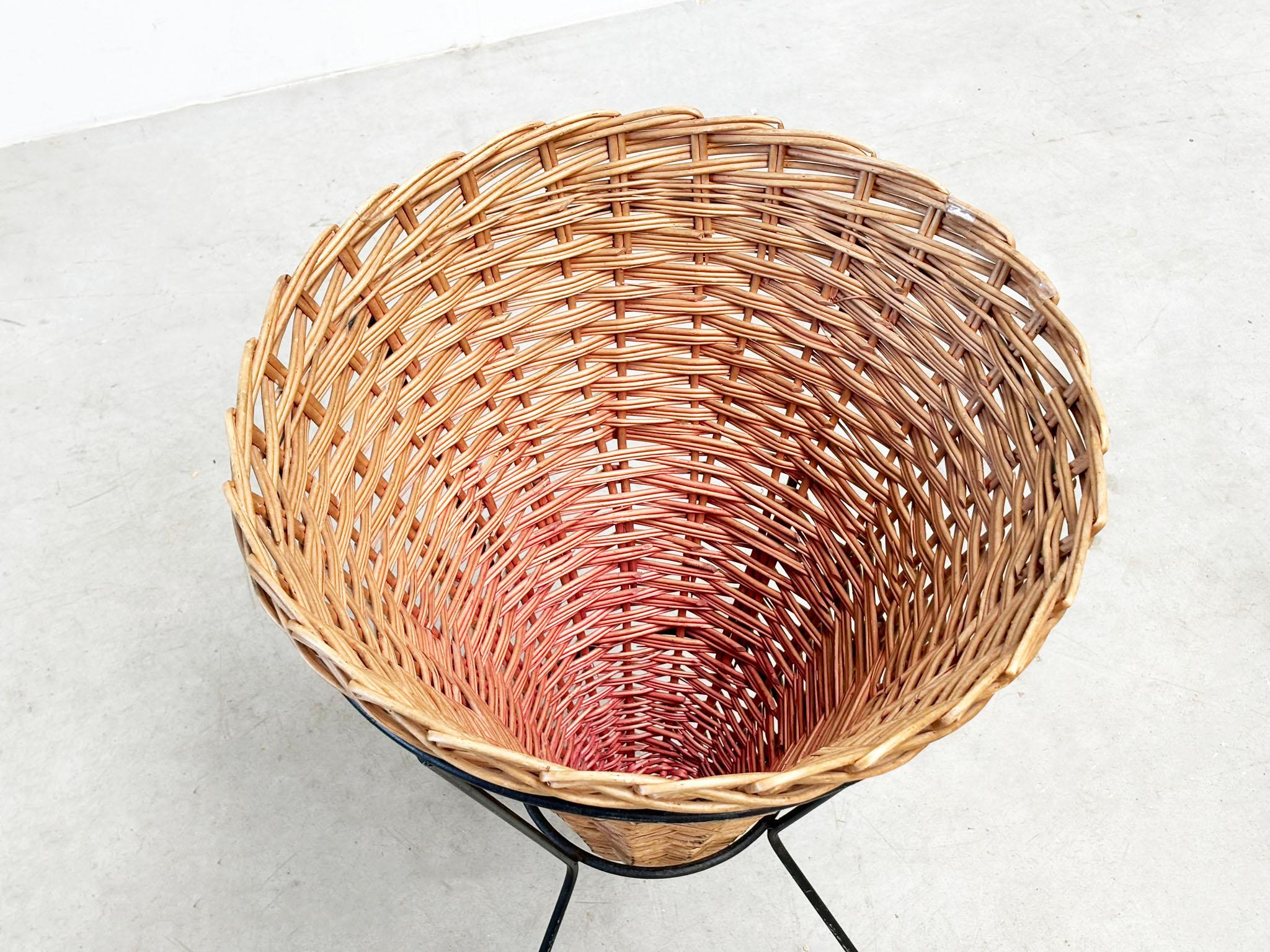 Set di due cesti in rattan in vendita 2