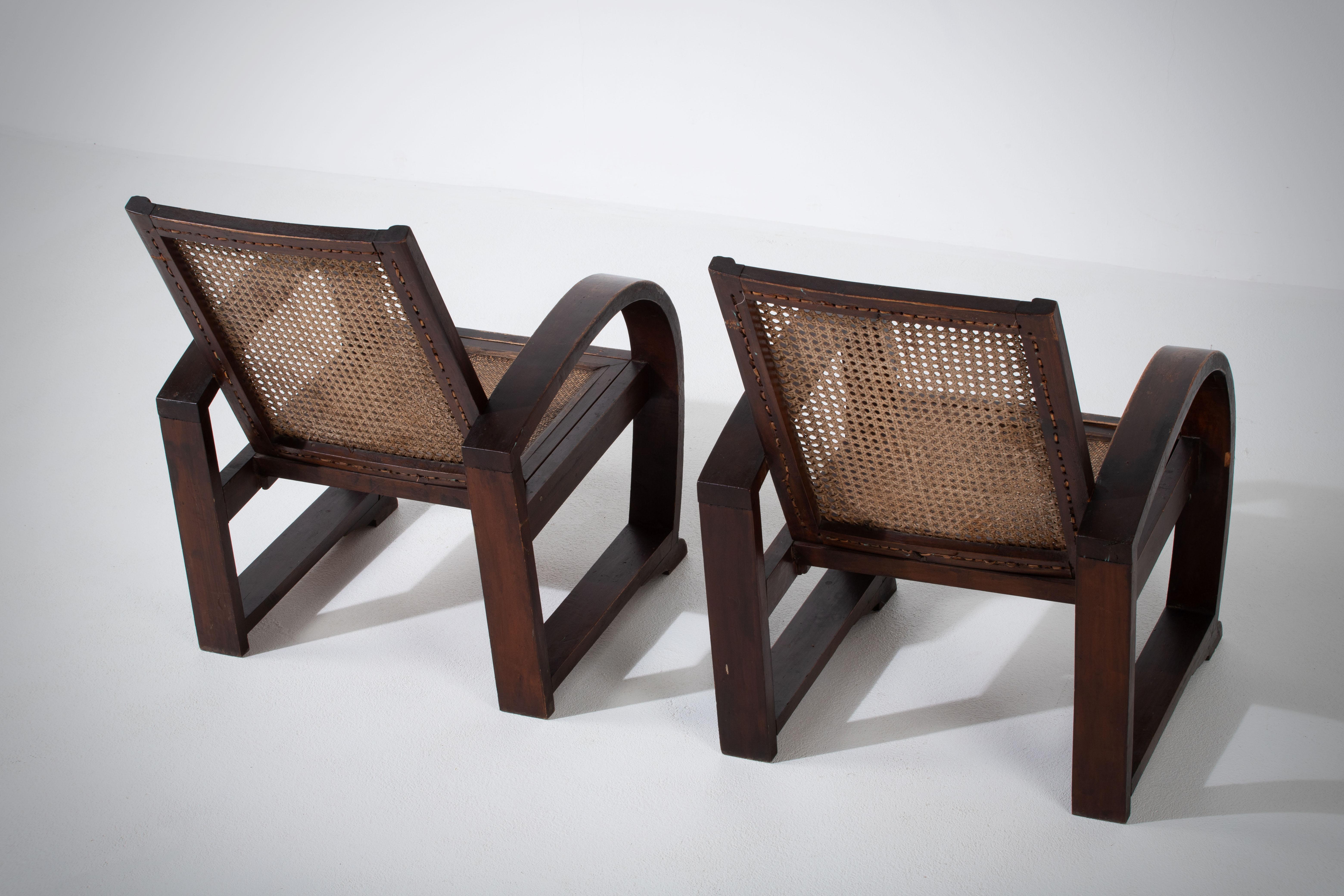 Set di due poltrone in noce da ricostruzione, anni '40, Francia in vendita 2