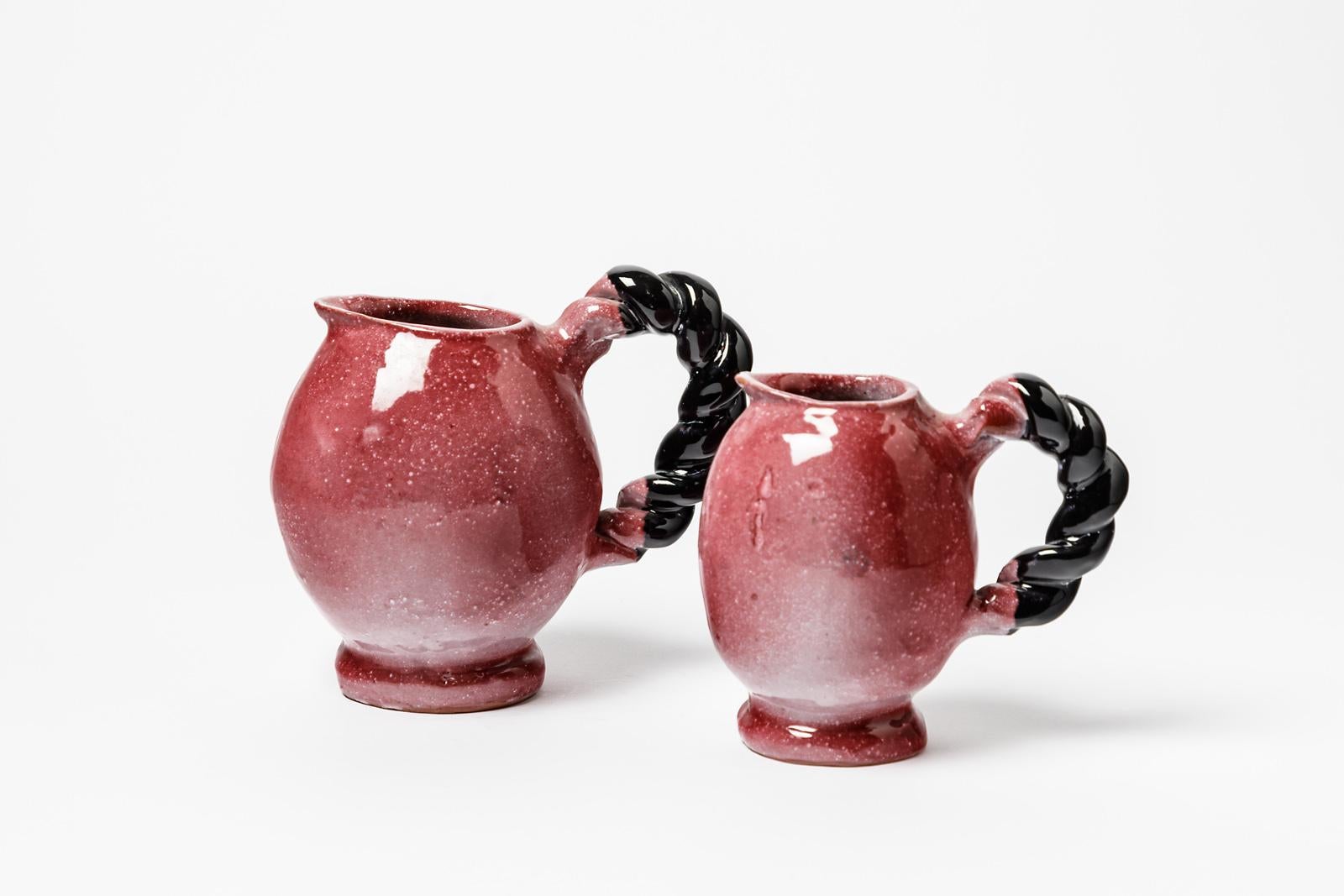 Max Idlas

Set of two ceramic pitchers from XXth mid century design

Elegant red and black ceramic glazes colors

Original good conditions, realised circa 1950

Signed under the base IDLAS

Measures: Height : 16cm Large : 17cm
Height :