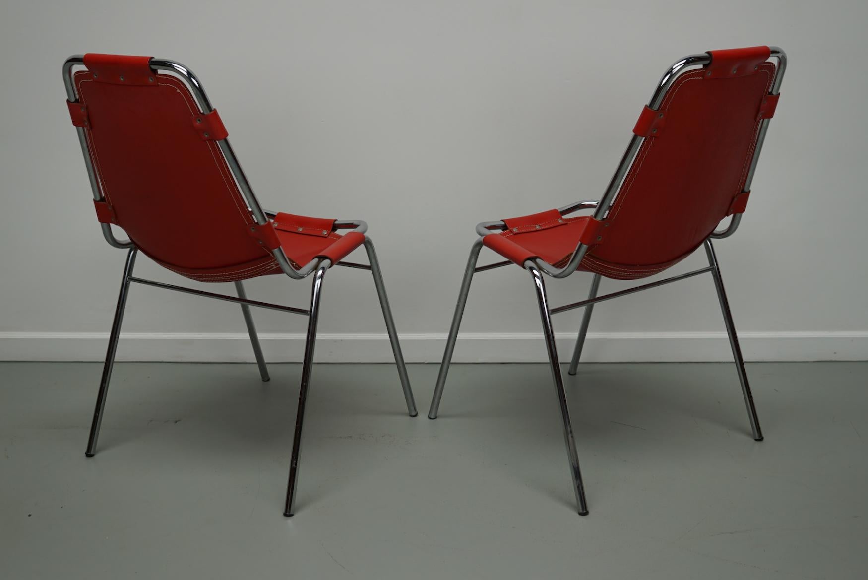 Satz von zwei roten Stühlen von Charlotte Perriand für Les Arcs, 1960er Jahre im Angebot 8