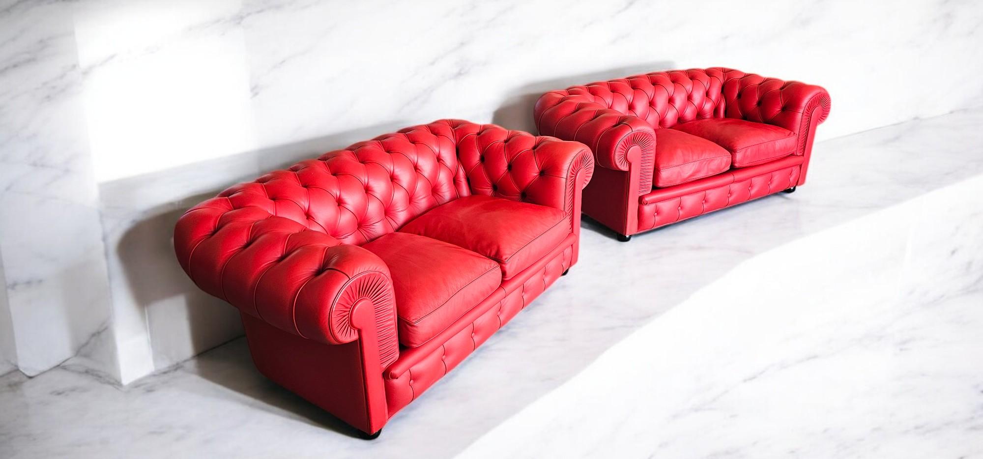 Moderno Set of Two Red Leather Chester Sofa by Poltrona Frau, 1993 in vendita