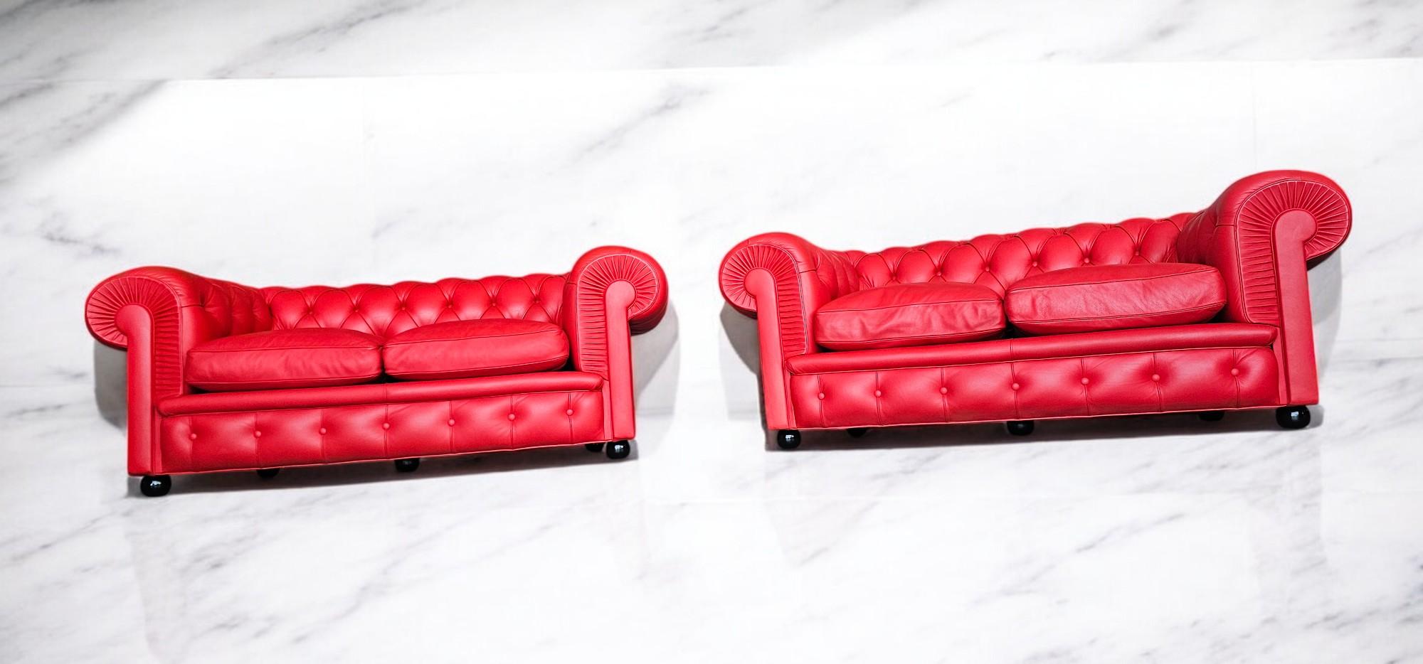 Set of Two Red Leather Chester Sofa by Poltrona Frau, 1993 In condizioni buone in vendita a Traversetolo, IT
