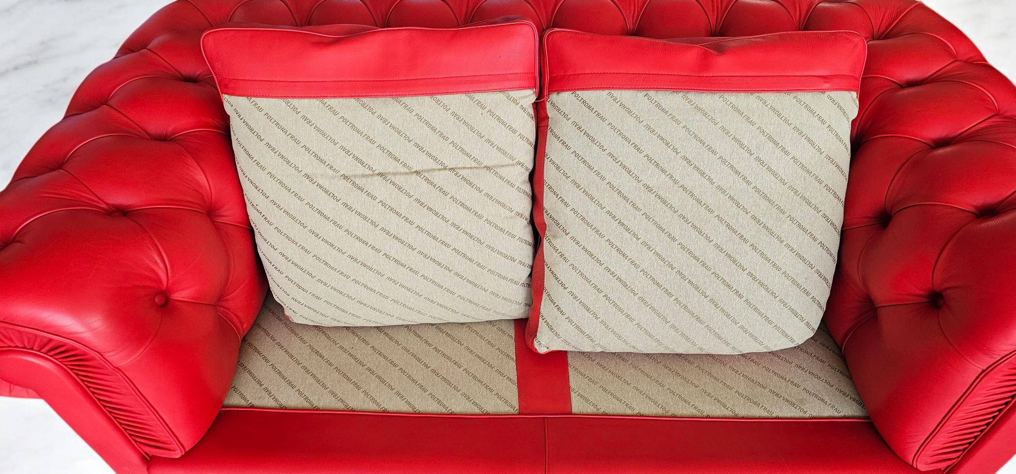Acciaio Set of Two Red Leather Chester Sofa by Poltrona Frau, 1993 in vendita
