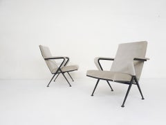Set of two "Repose" lounge chairs by Friso Kramer for Ahrend de Cirkel