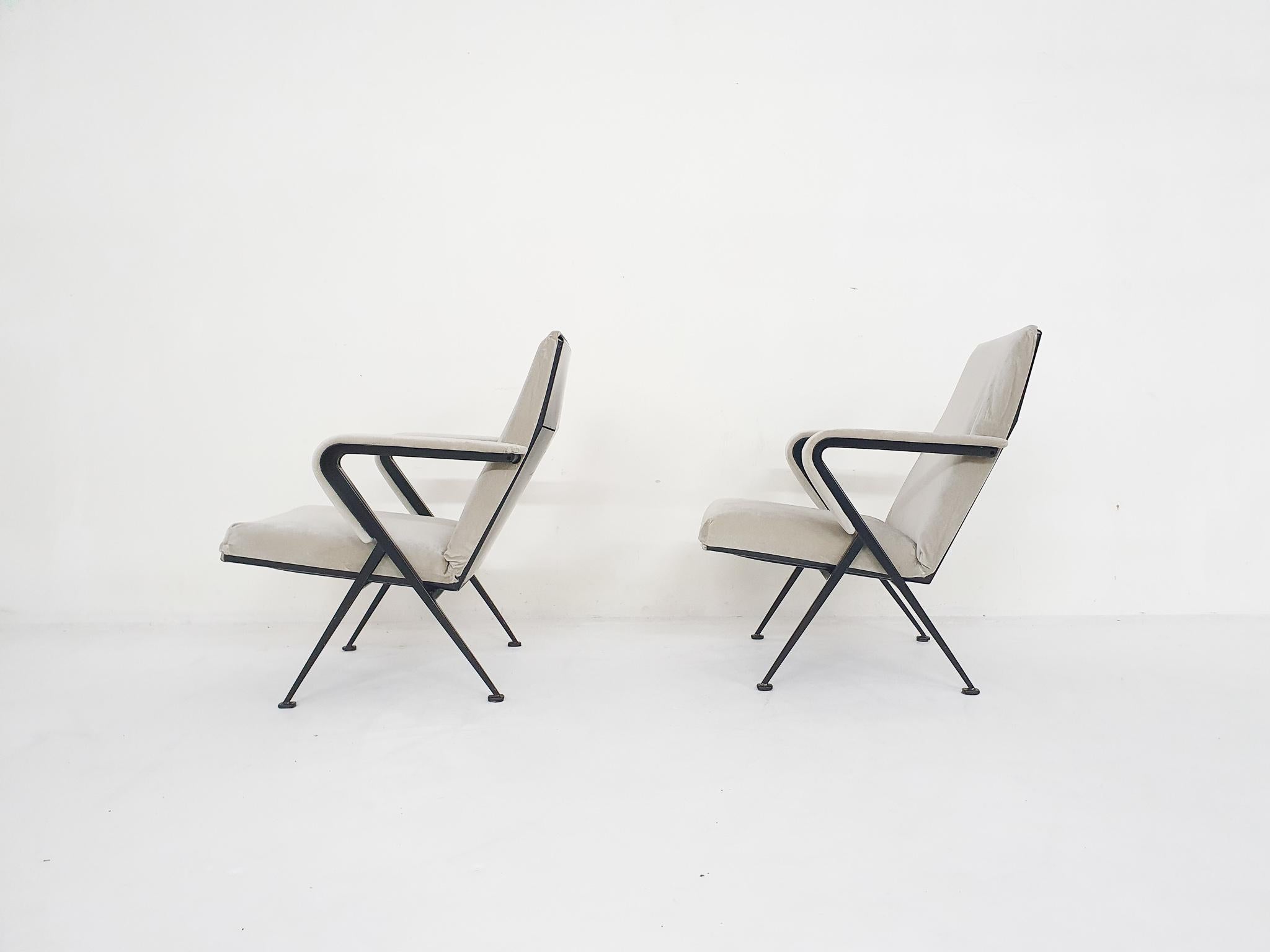 20ième siècle Ensemble de deux chaises longues 