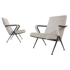 Set of two "Repose" lounge chairs by Friso Kramer for Ahrend de Cirkel