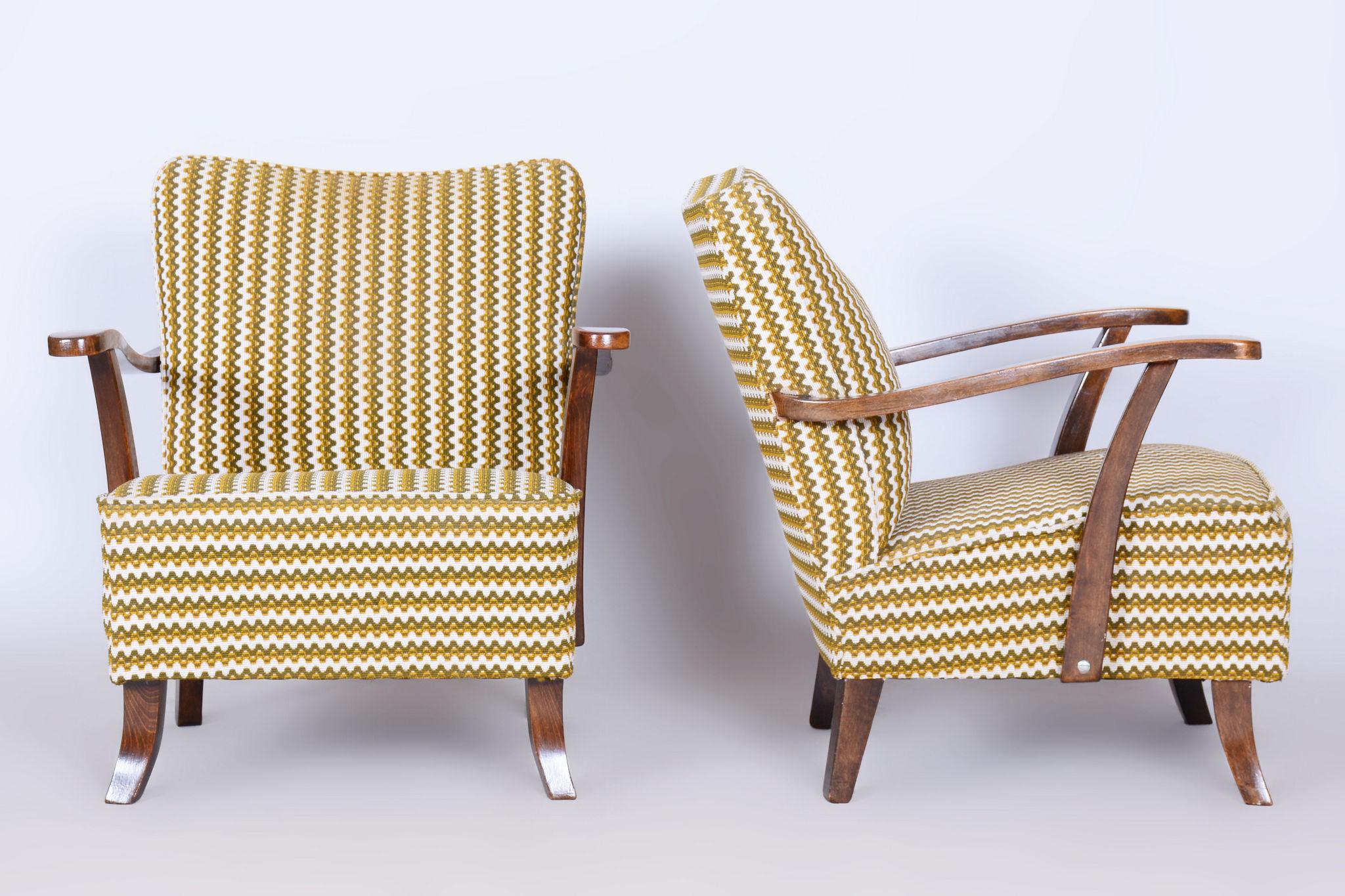 Ensemble de deux fauteuils Art Déco restaurés en hêtre, tapisserie d'origine, tchèque, années 1920 en vente 1