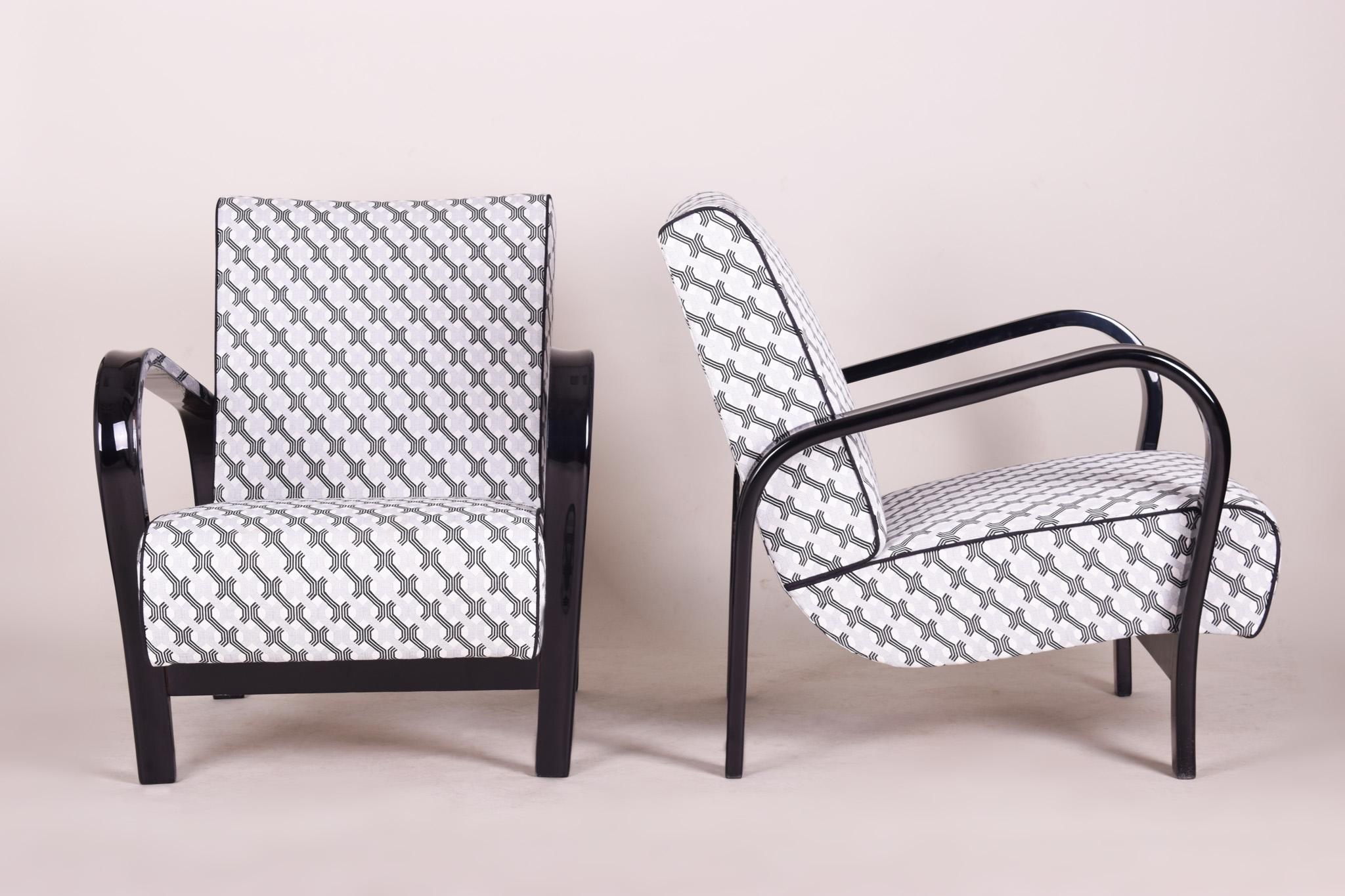 Satz von zwei restaurierten Art-Deco-Sesseln, von Koželka und Kropáček, Tschechisch, 1930er Jahre (Art déco) im Angebot