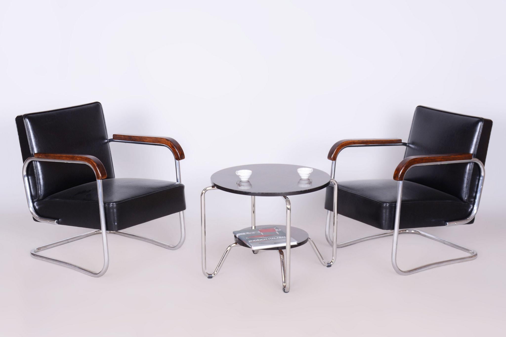 Set of Two Restored Bauhaus Armchairs, Chrome, Beech, Cowhide, Czech, 1930s In Good Condition For Sale In Horomerice, CZ