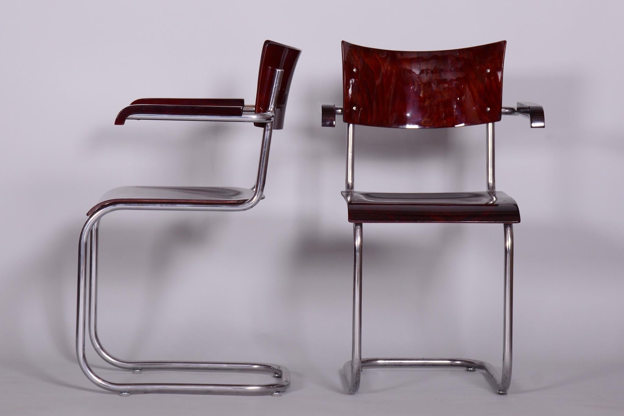 Ensemble de deux fauteuils en hêtre restaurés par Mart Stam, Robert Slezak, Tchèque, années 1930 en vente 4