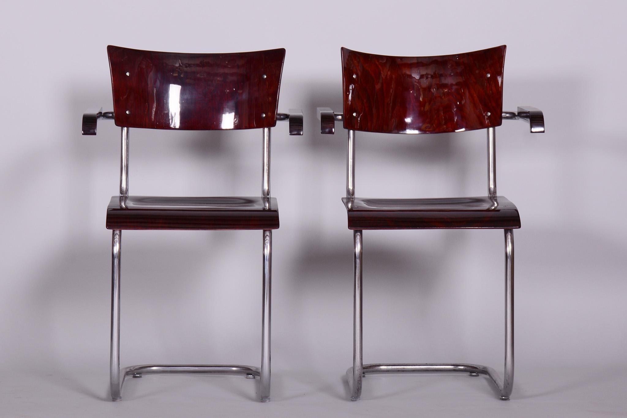 Ensemble de deux fauteuils en hêtre restaurés par Mart Stam, Robert Slezak, Tchèque, années 1930 en vente 5